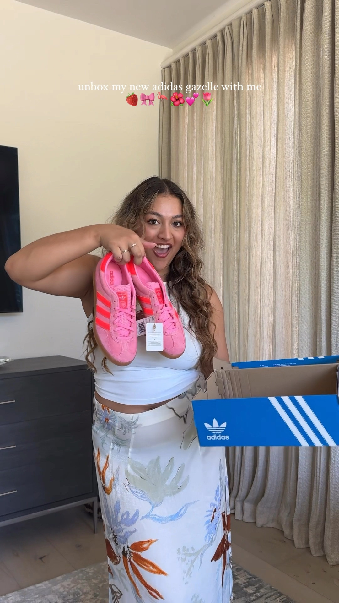 unboxing my new adidas gazelle cutiessss !! 🍓🎀🦩🌺💕🌷

these are the new beam pink / solar red combo and eeeek !!! 🩷🫧 i love them!! do we want a styling video!? 

#adidas #adidasgazelle #unboxing #springshoes #sneakersaddict #shoeunboxing #springstyle #springfashion

#LTKShoeCrush #LTKVideo