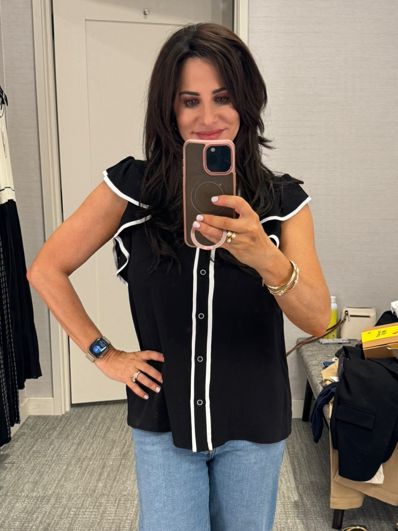 Top size sm , has size panels under the arm pit so your bra will not show through . 

#LTKOver40 #LTKxNSale #LTKStyleTip