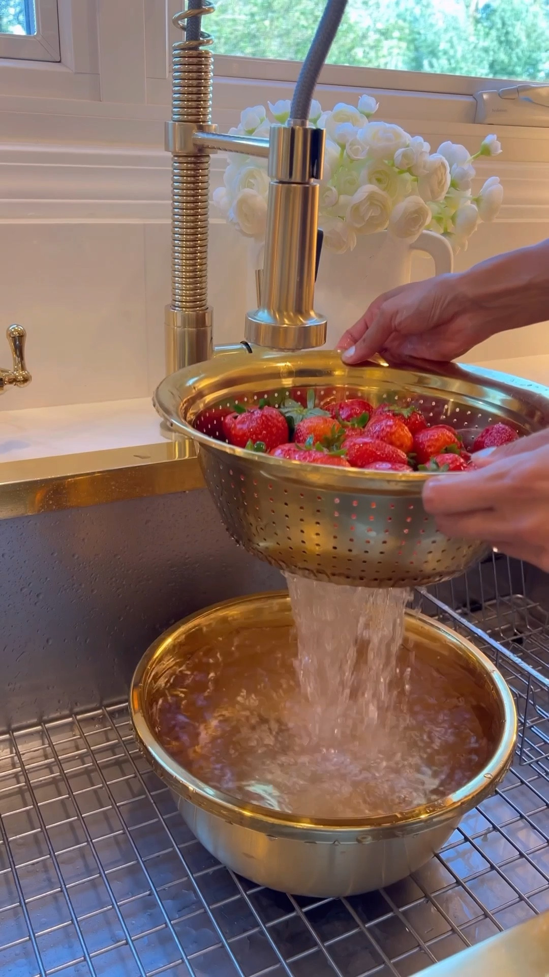 This strainer and bowl set makes washing veggies and fruits so much more enjoyable! 

#LTKHome