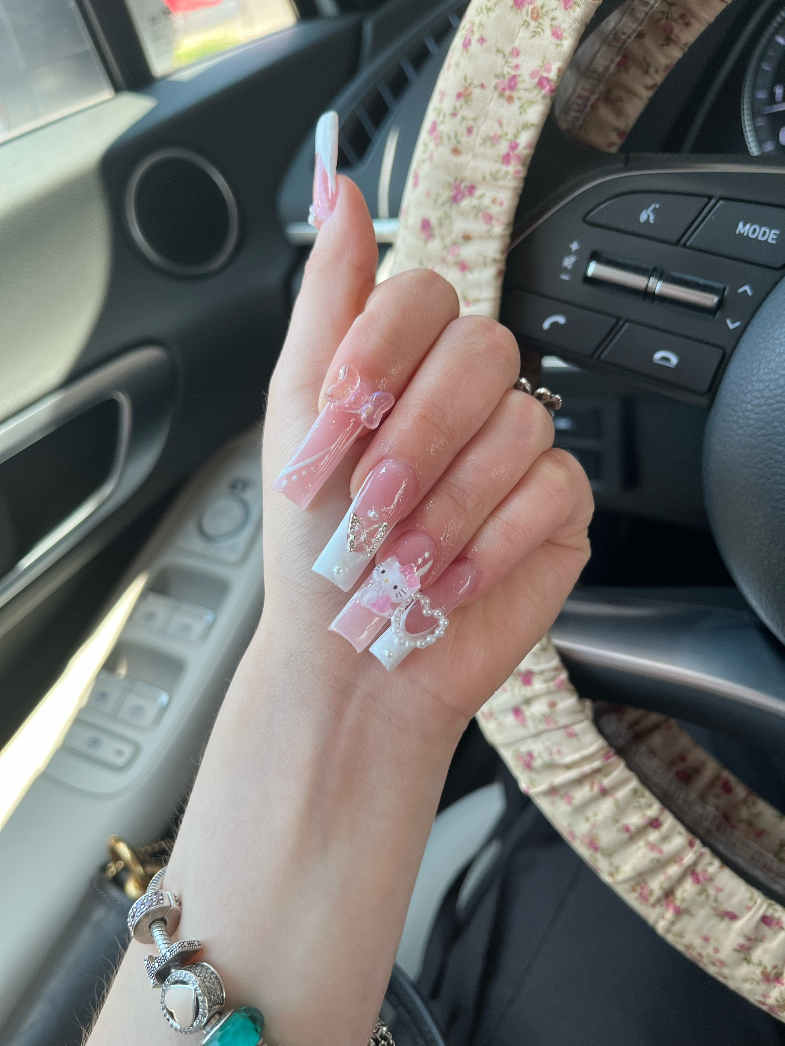 Super cute rose steering wheel cover 

#LTKFind #LTKsalealert #LTKstyletip