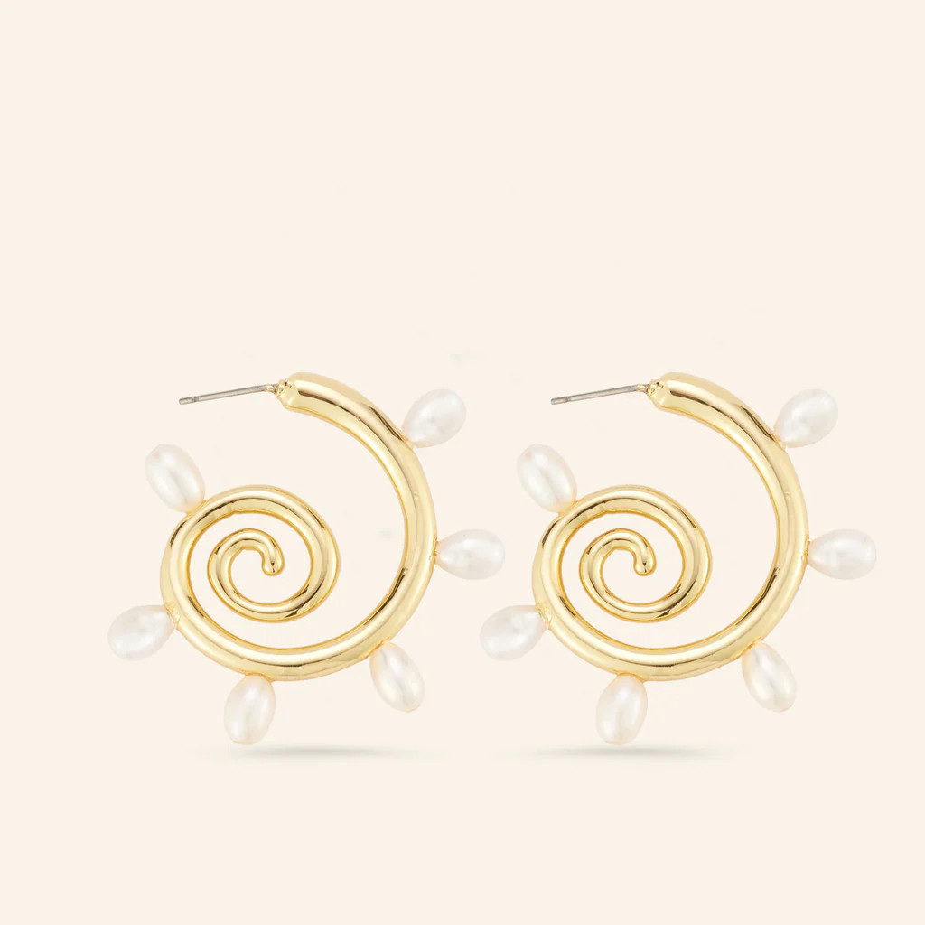 Toni Hoops | Mignonne Gavigan