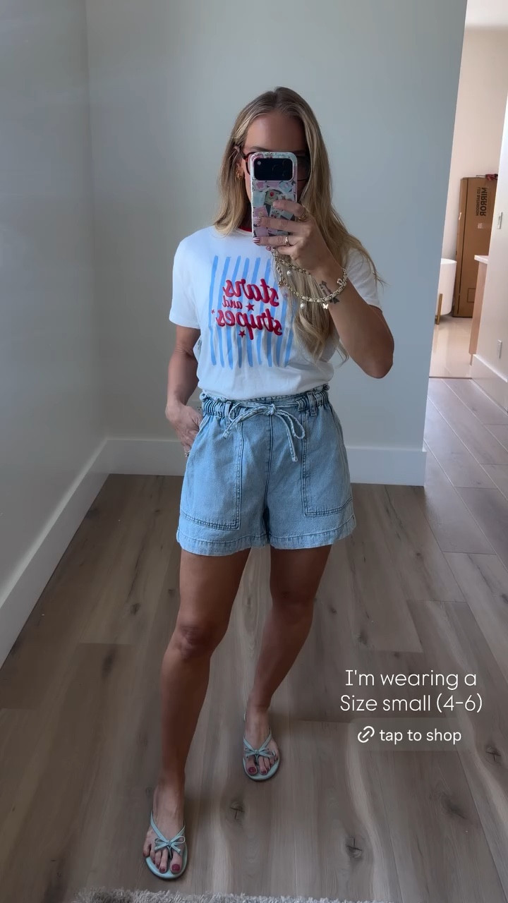 I'm wearing a
Size small (4-6)