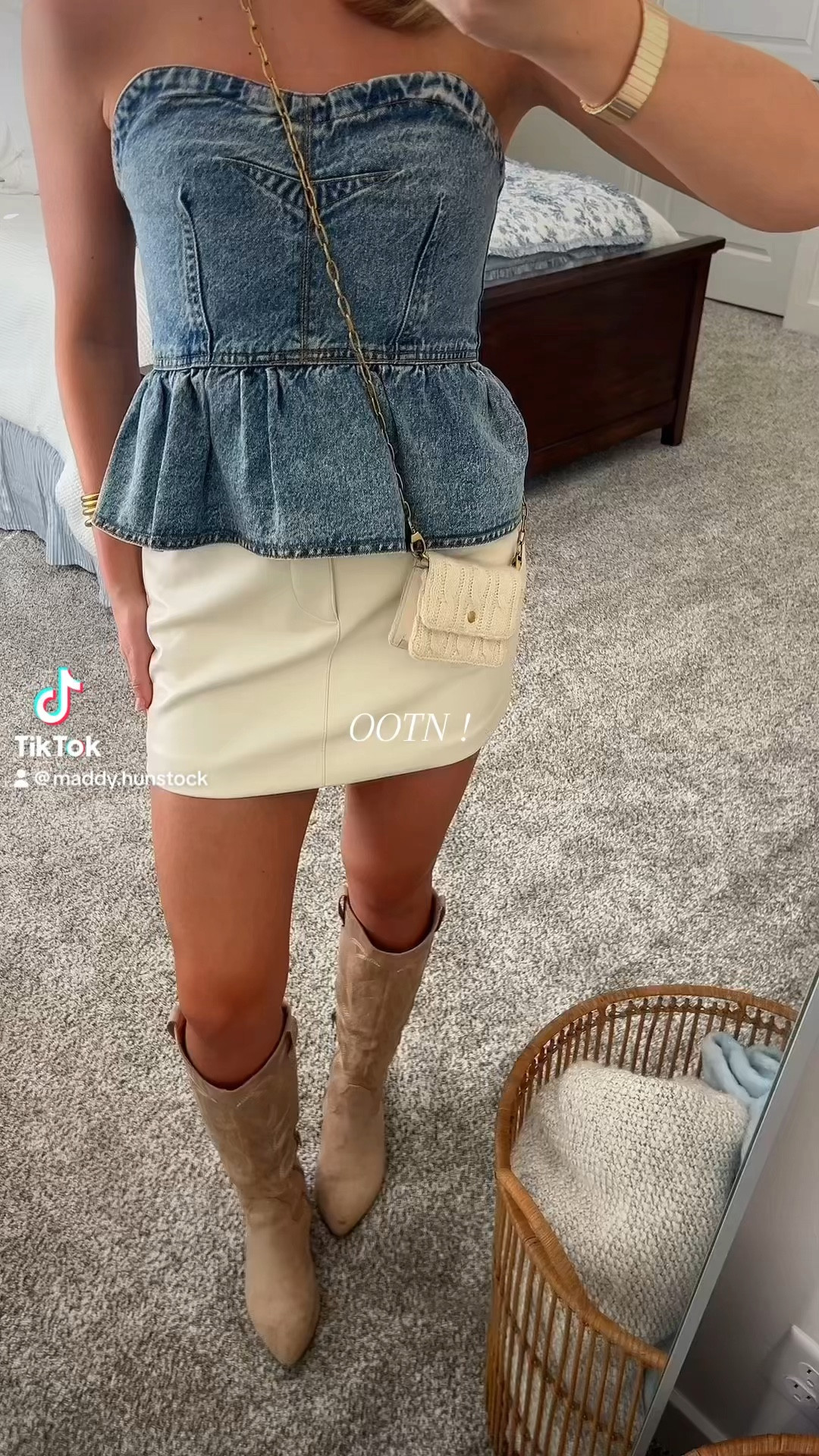 Denim top for $10!!! 🤍🤎

#LTKFallSale #LTKFindsUnder50 #LTKVideo