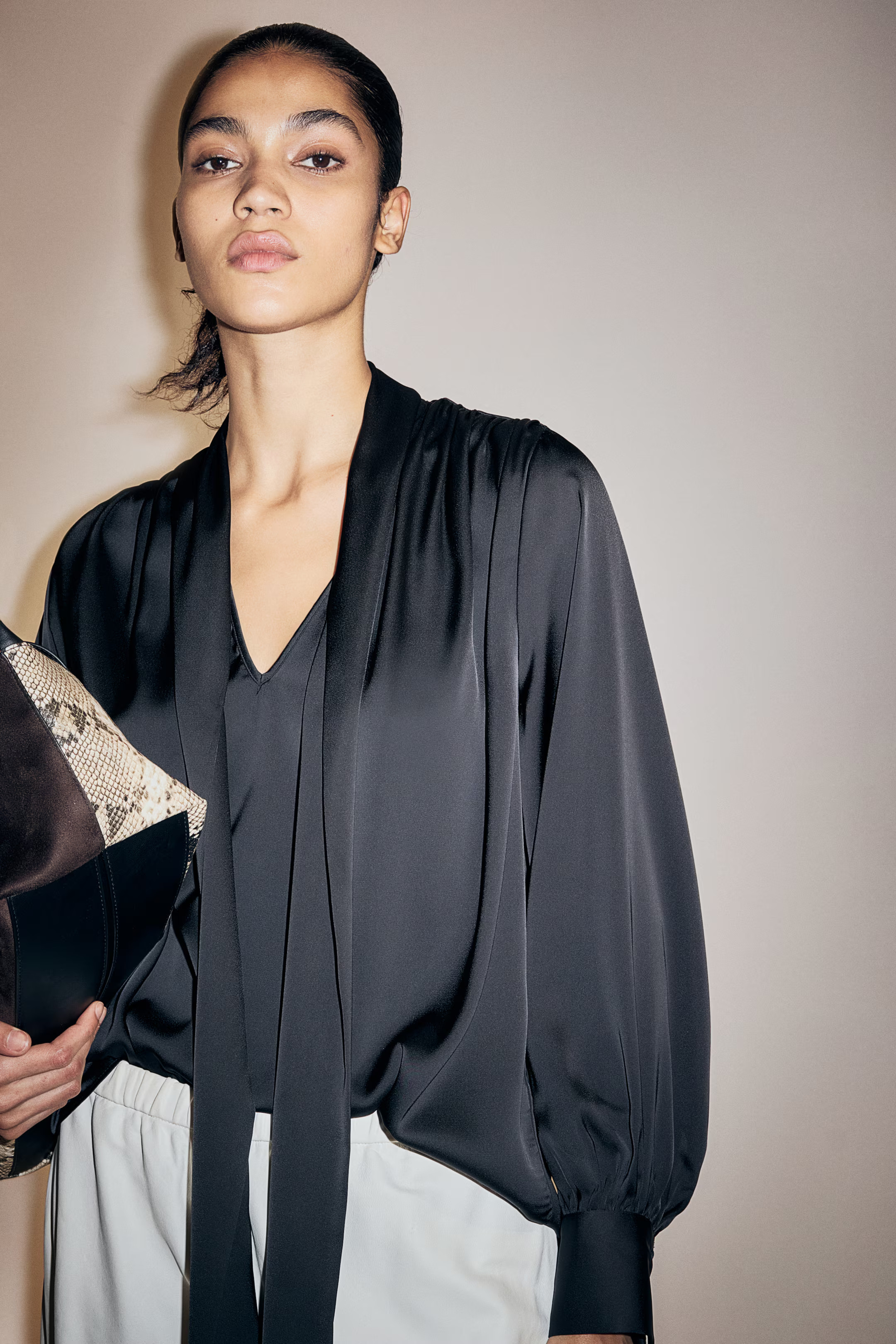 Women's Black Tie-Neck Chiffon Blouse | H&M CA | H&M (US + CA)