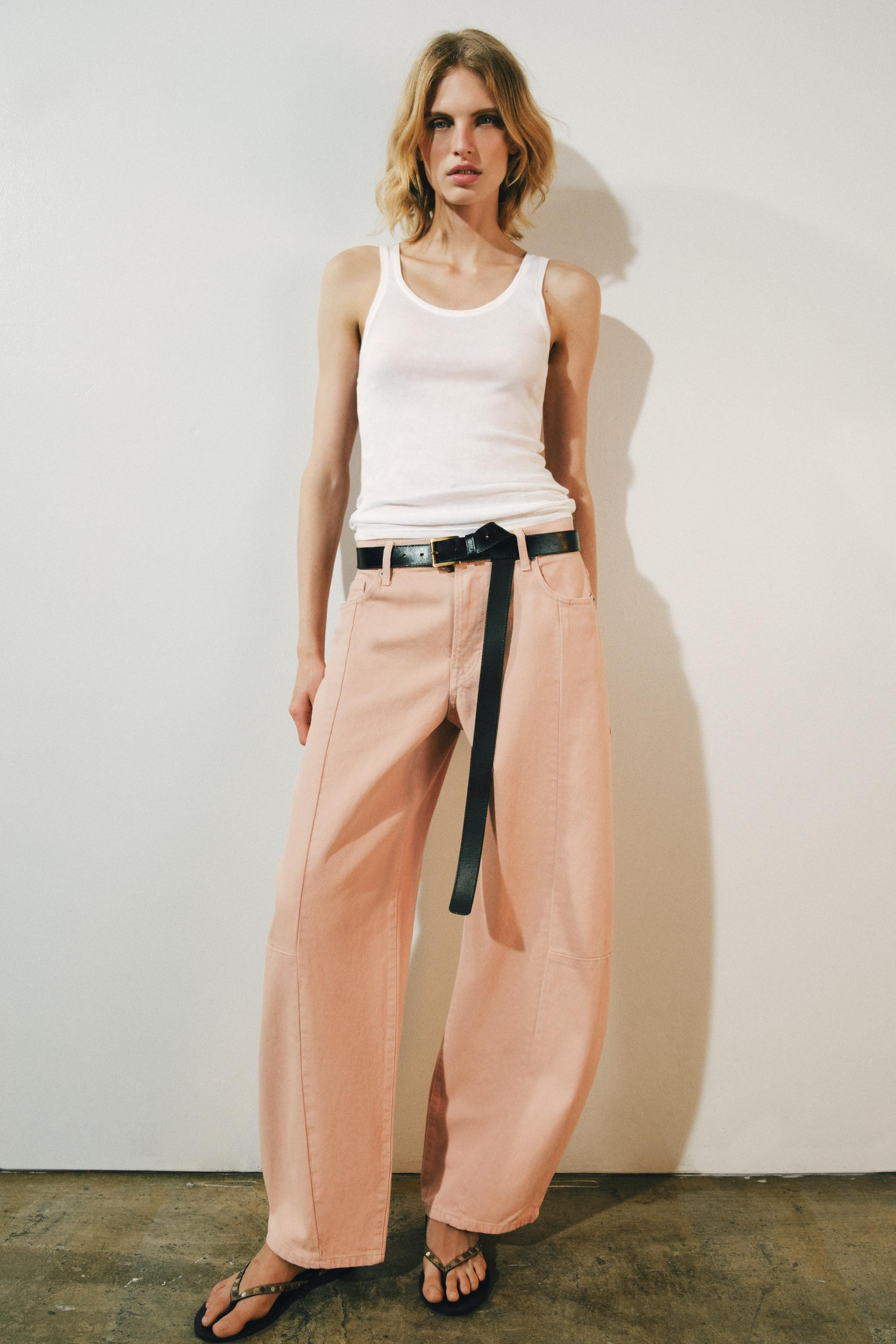 MID-RISE - BARREL LEG - FULL LENGTHZARA WOMAN COLLECTIONMid-rise jeans with belt loops at the wai... | Zara US