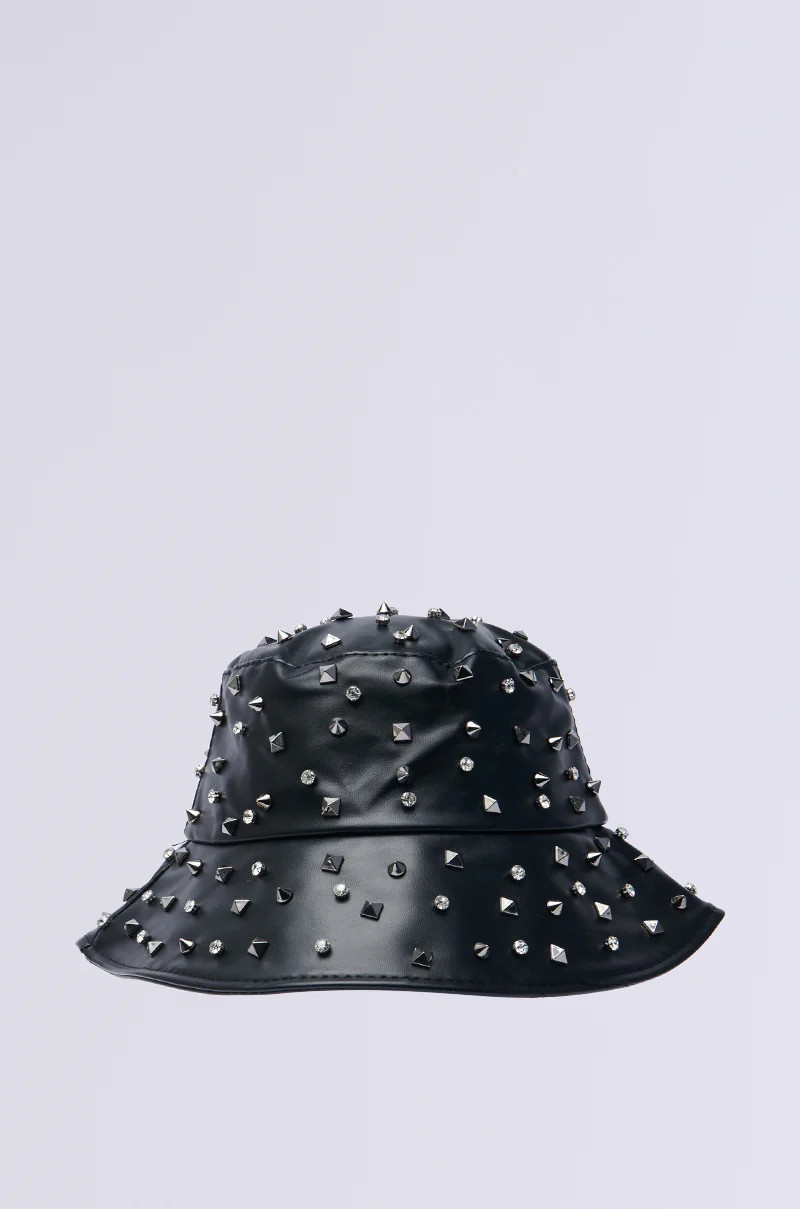 AKIRA Sugar And Spice Bucket Hat | Black | AKIRA