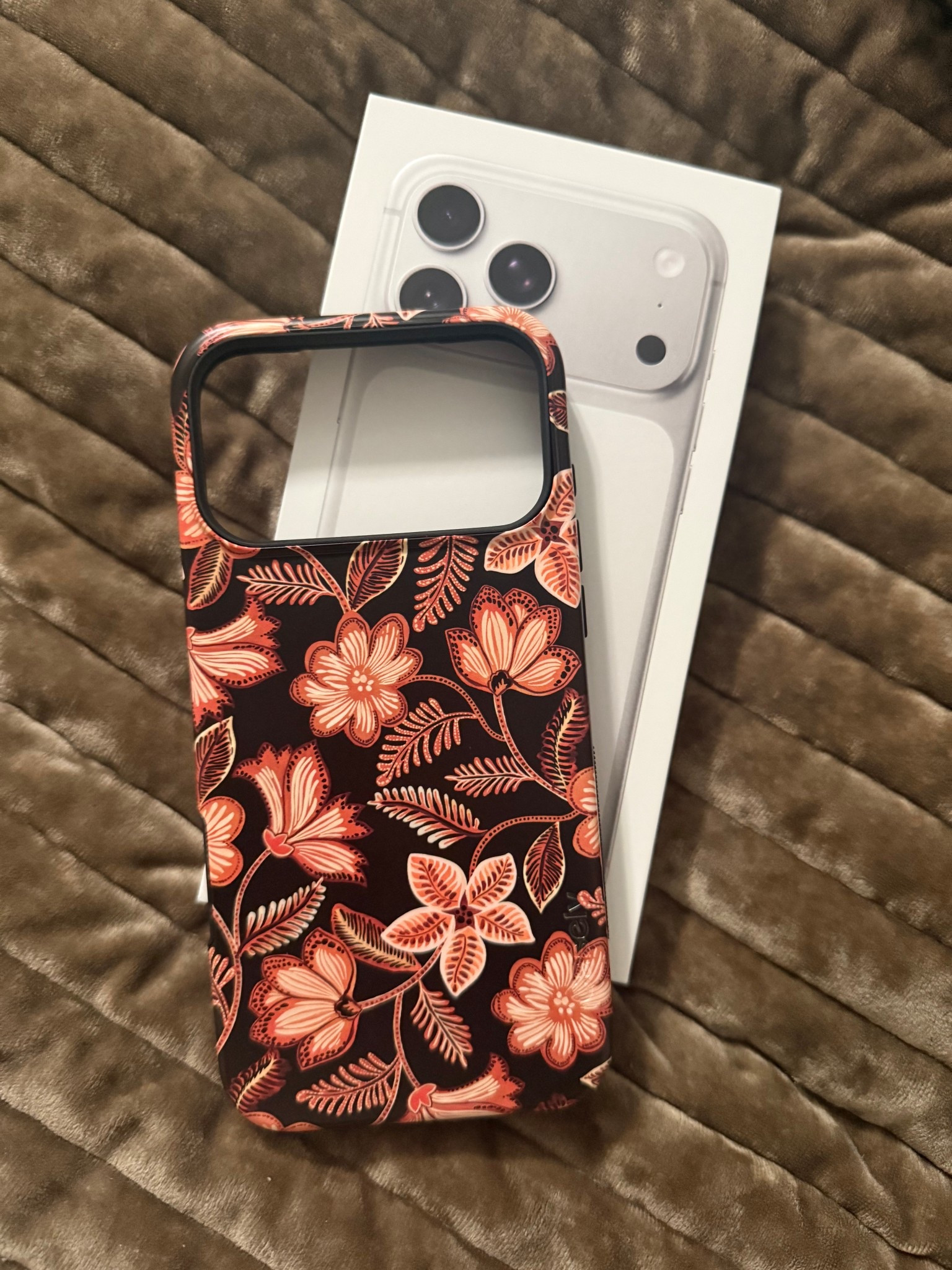 Fall florals + a shiny new iPhone 17 Pro Max = major heart eyes 🍁✨ Linking this case on my LTK for you!

#LTKSeasonal #LTKFamily