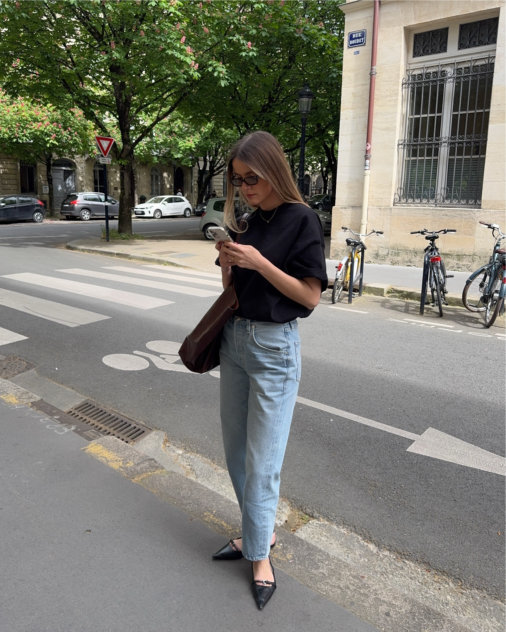 Jeans and tshirt look

#LTKSeasonal #LTKFindsUnder100 #LTKStyleTip