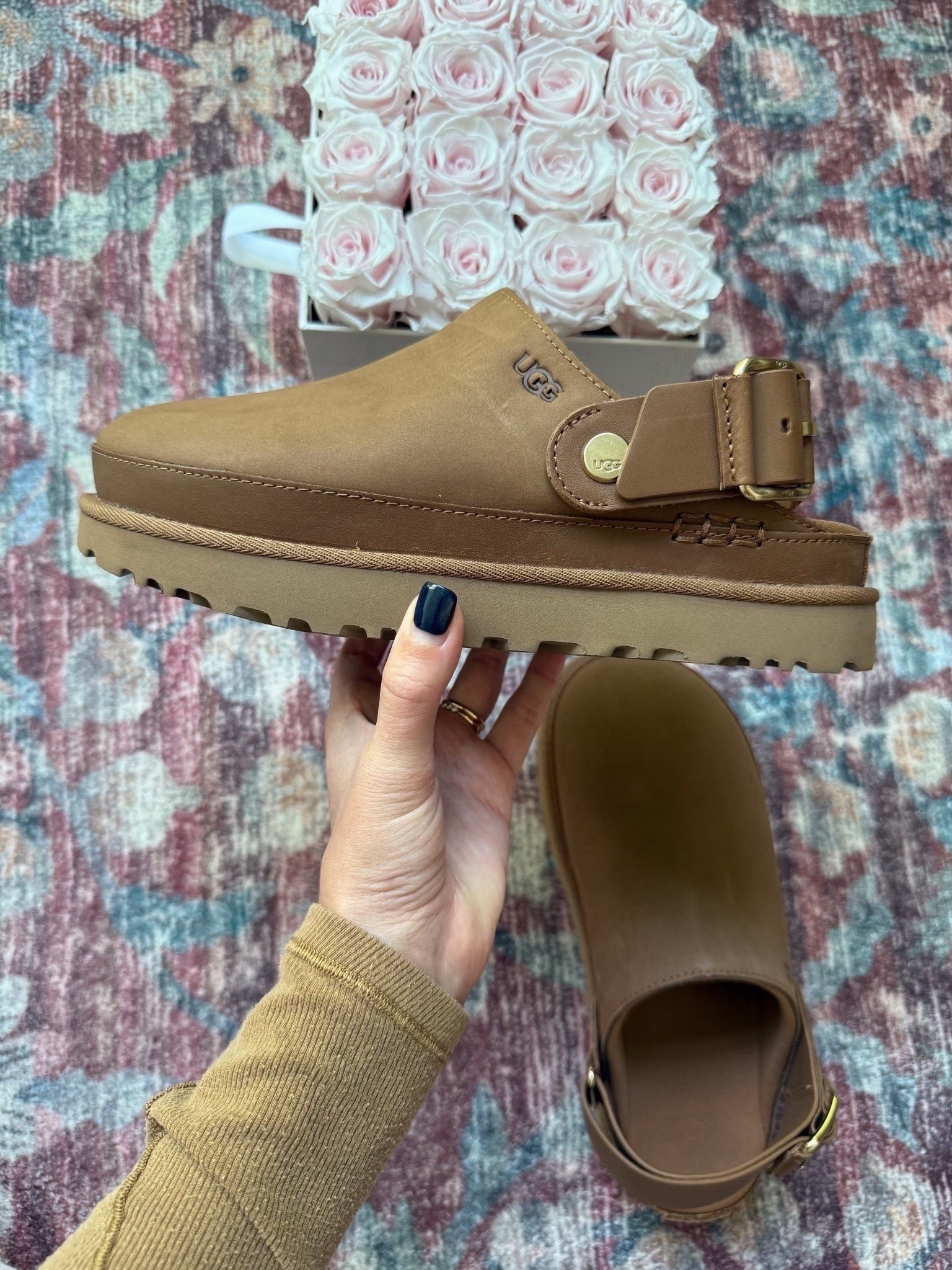 Ugg goldenstar villa clogs. Size up a half size if you want to wear with socks 



#LTKHoliday #LTKGiftGuide #LTKSeasonal