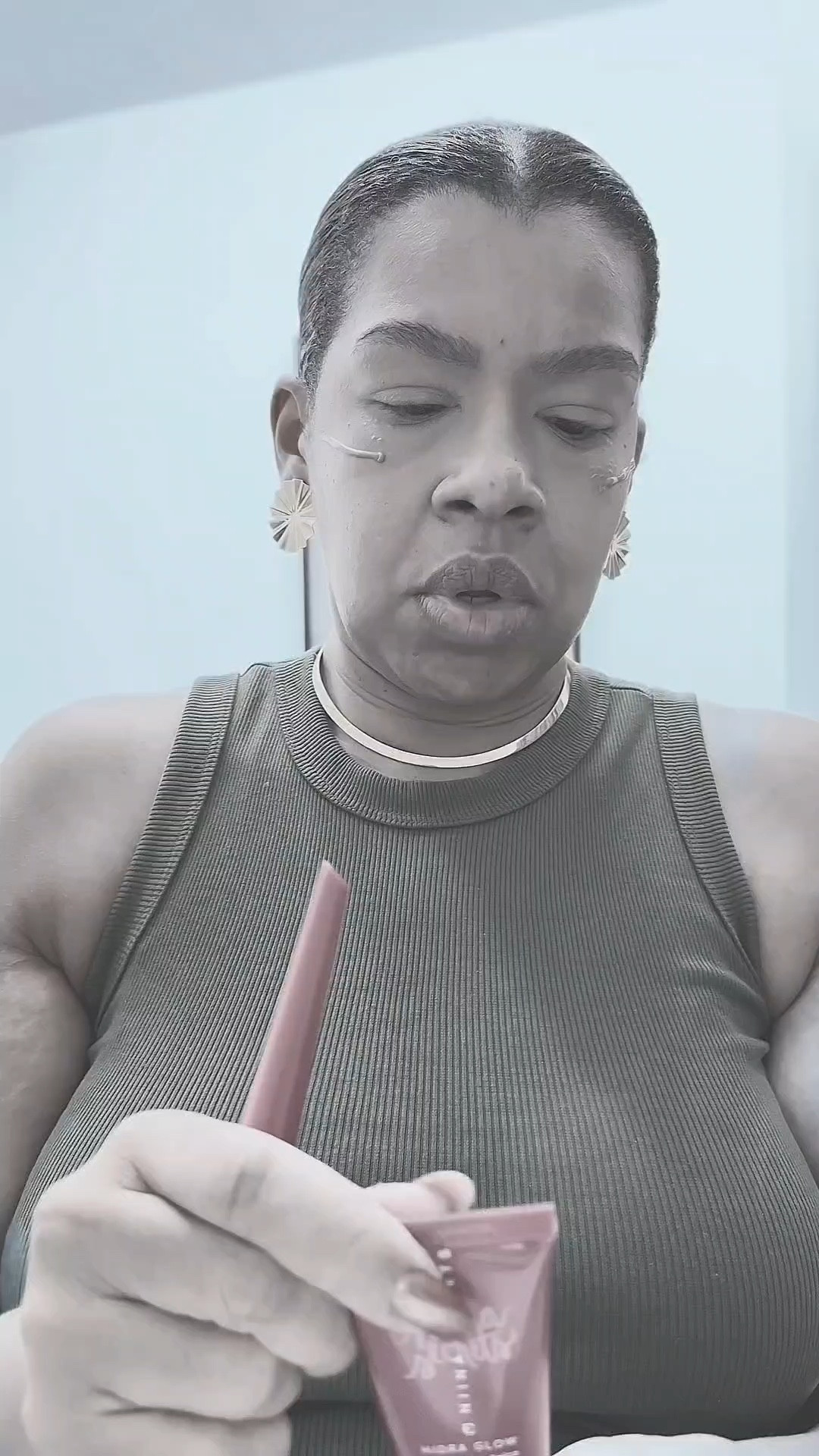 💄 Hoje o meu marido @rafaelrocha_rj decidiu narrar minha maquiagem… e olha, a risada foi garantida! 😂 Cada pincelada virou uma gargalhada com as palavras dele! 🎨

Não percam esse show de comentários hilários! Se vocês acham que entendem de make, esperem só pra ver a versão dele 😂💫

▶️ Aperta o play e me diz: qual parte foi a mais engraçada? 🤣

#MakeComHumor #RotinaDeBeleza #MaquiagemDivertida #EleTenta #RindoComMarido #makedemilhões

#LTKbeleza #LTKdicadeestilo #LTKbrasil