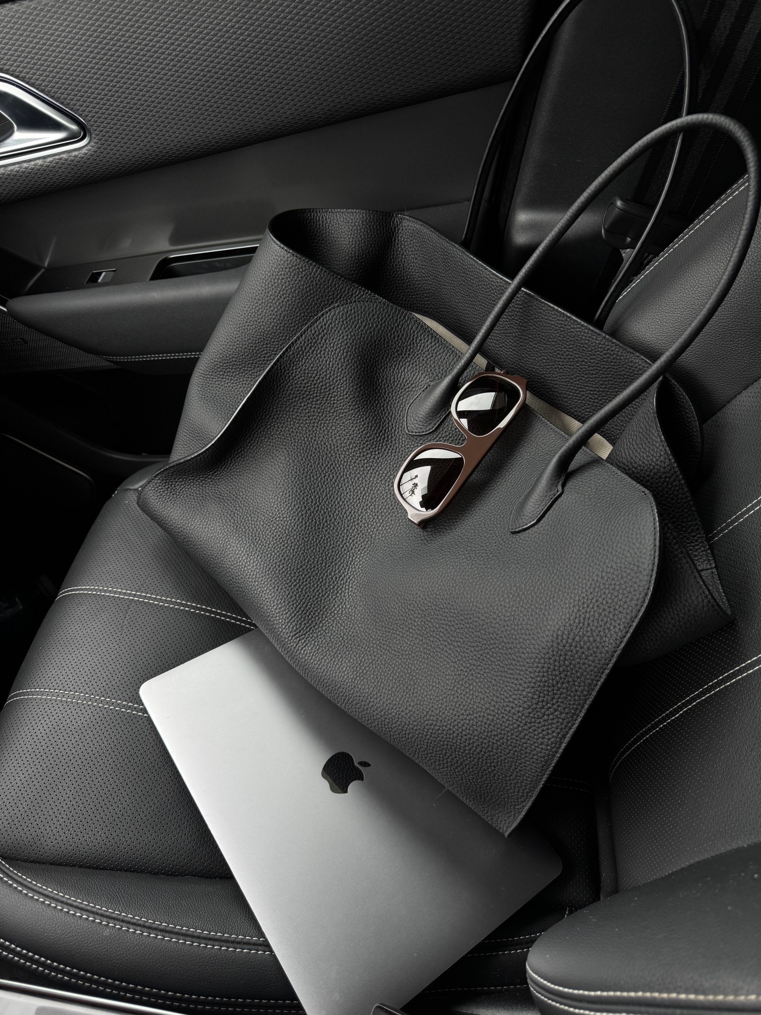 a lot of messages about this bag. shockingly I never had a Margaux bag from The Row. I never felt I needed it or wanted to spend the money. But when the Marlo bag came out, I loved it. It's similar but I think it's the minimalism im drawn to, no buckles etc. This is the 17 inch size. I use it literally every day- it's my daytime go to laptop and work bag, and my travel carry-on bag. Pricey but something you can keep forever.

#LTKItBag #LTKStyleTip