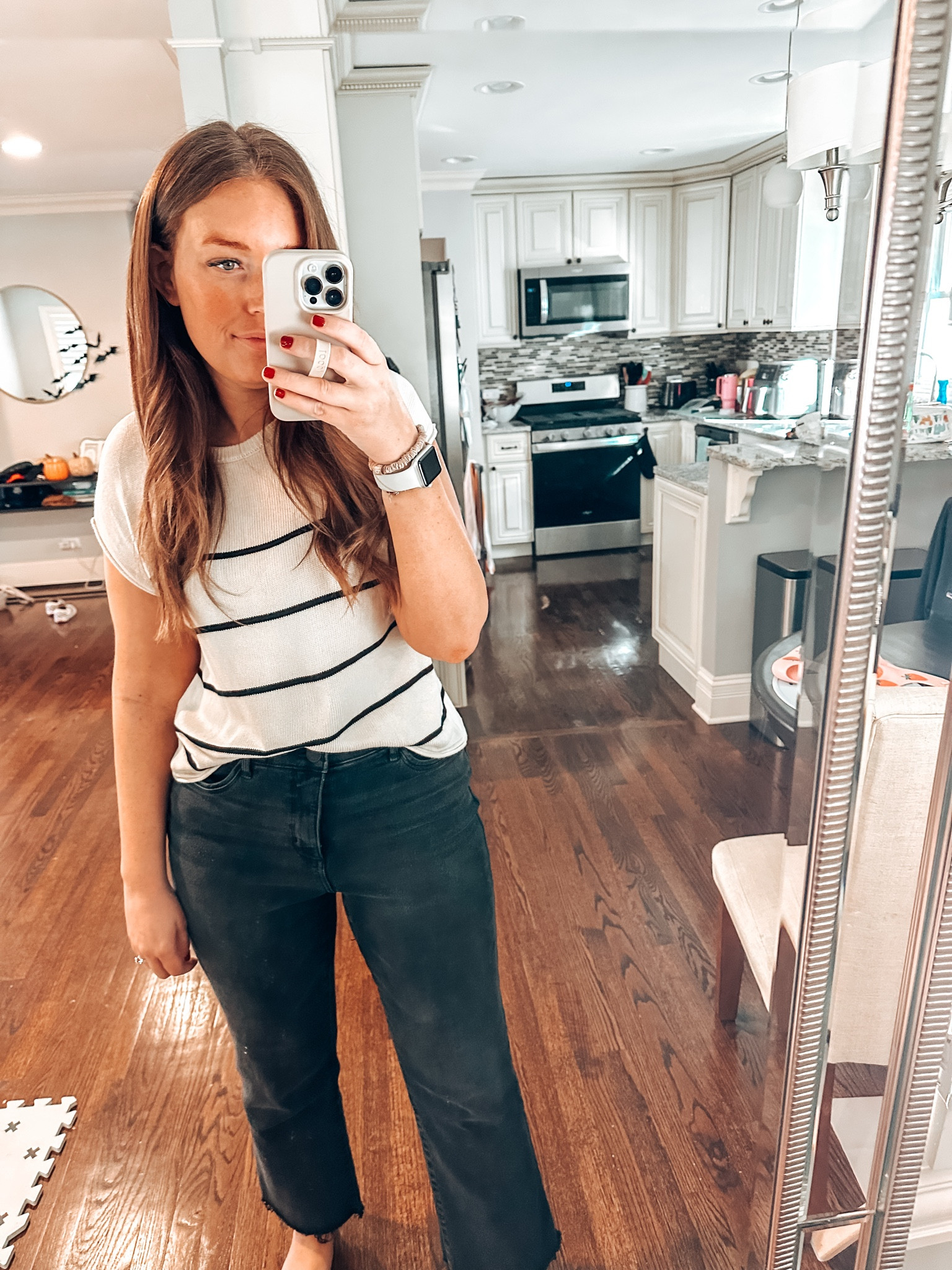 Teacher outfit / midsize / black jeans / spring outfit 