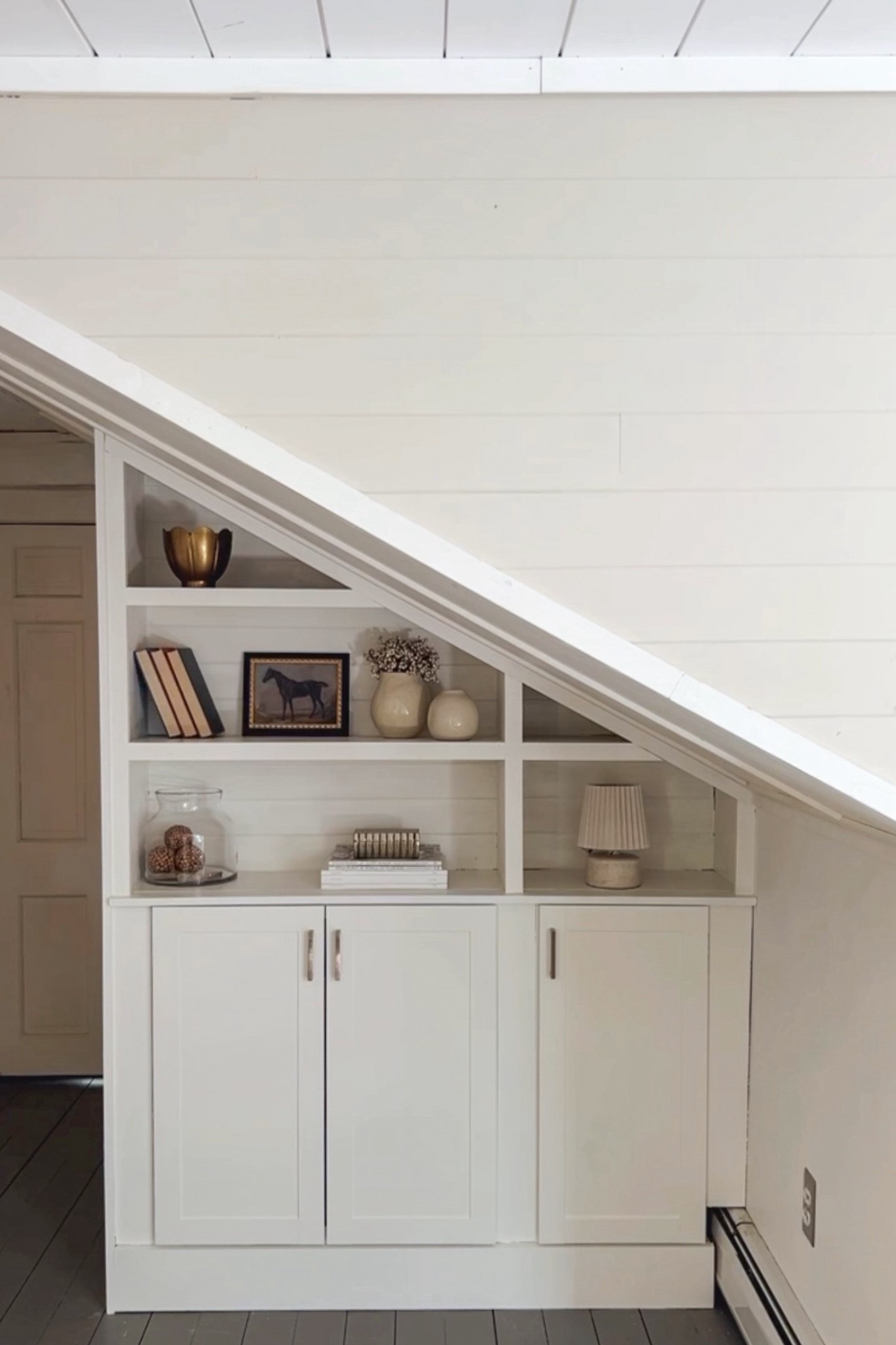 Shelf styling: Guest Room