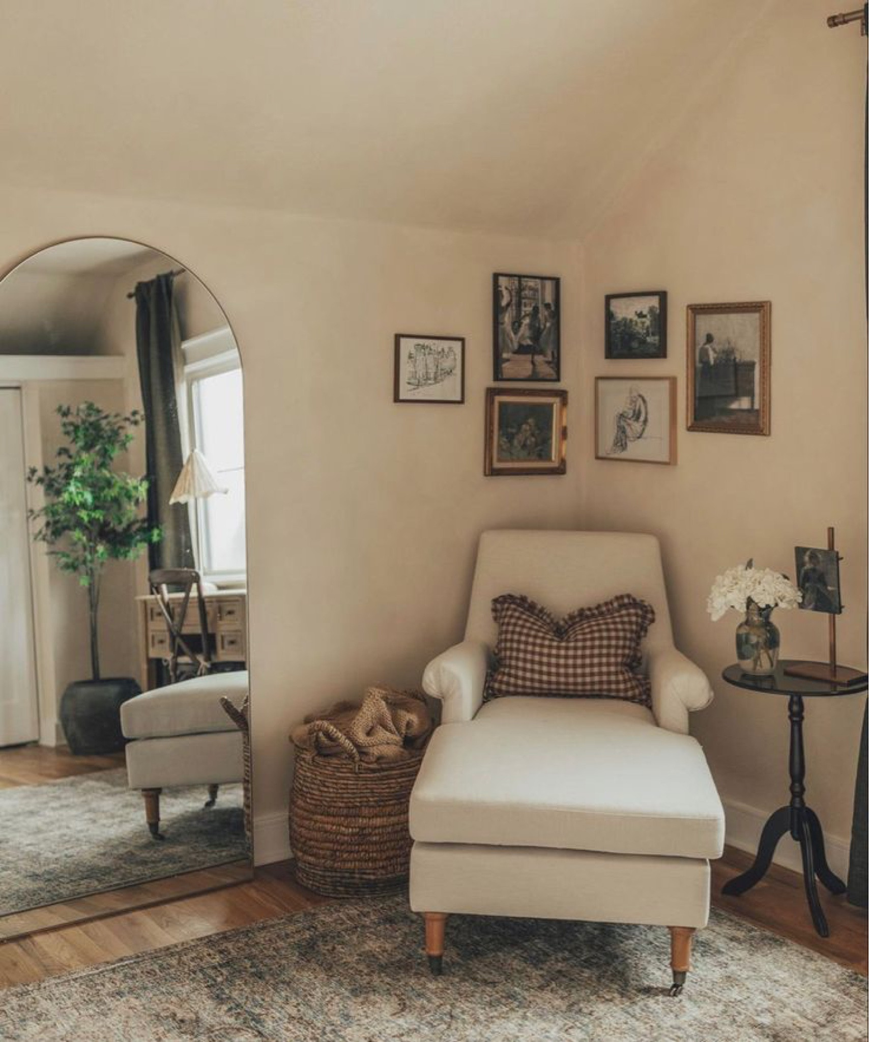 I love my cute, cozy office ♥️🏡💻 my chaise lounge is sold out, but I linked similar! 🤍

#LTKHome #LTKSeasonal #LTKFamily