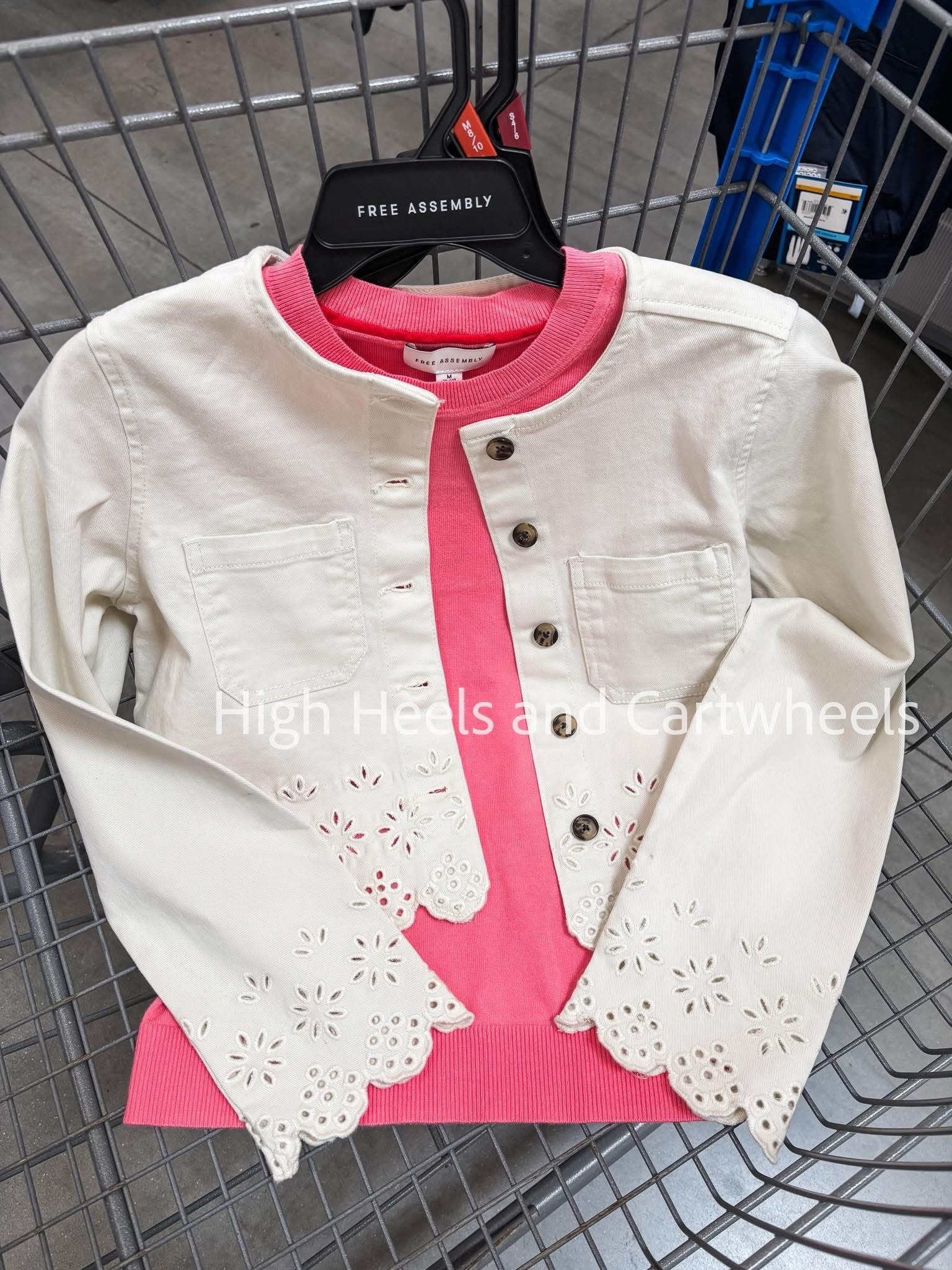 This jacket is just so cute! 