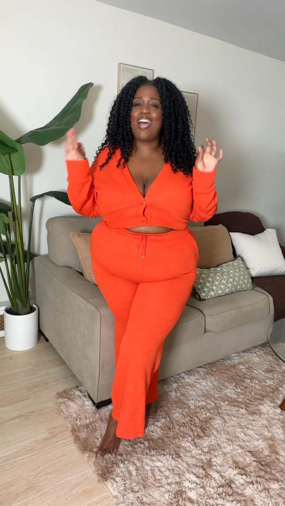 Lounge set wearing the xxl + I linked my Dani tie jeans 🧡
