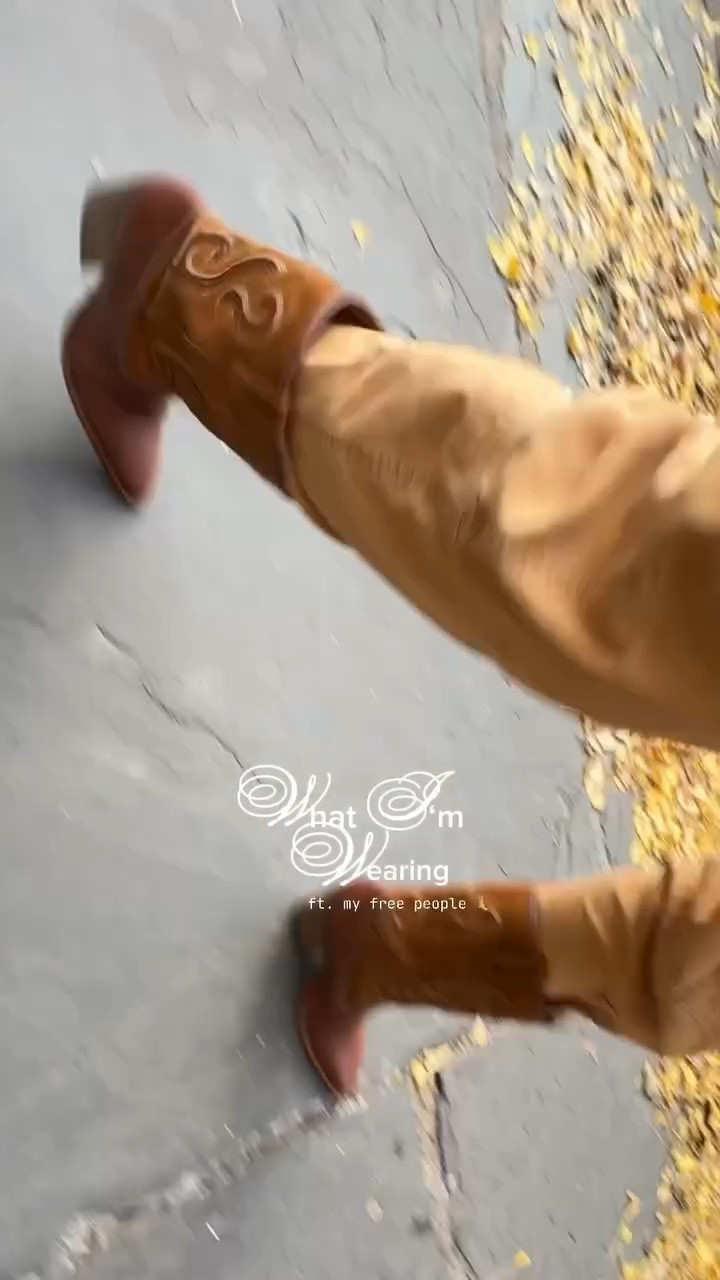 what i’m wearing ft. my current @Free People fashion favorites 👢🧥

#whenyouwearfp #thisisfreepeople #myfpfit 
#cowboyboots ootd winterstyle boho chic @getkale