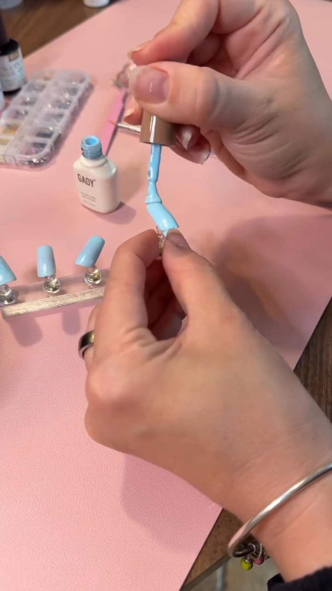 I am so OBSESSED 💙🩷💛💚❤️

#nailday #athomenails #nailasmr #pressonnails #gelnailsathome

#LTKBeauty