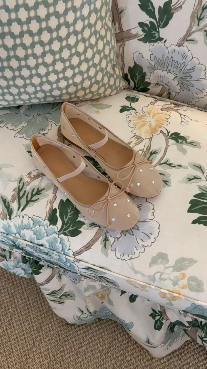 The cutest flats from Amazon! They are so comfy and come in a few colors!! 