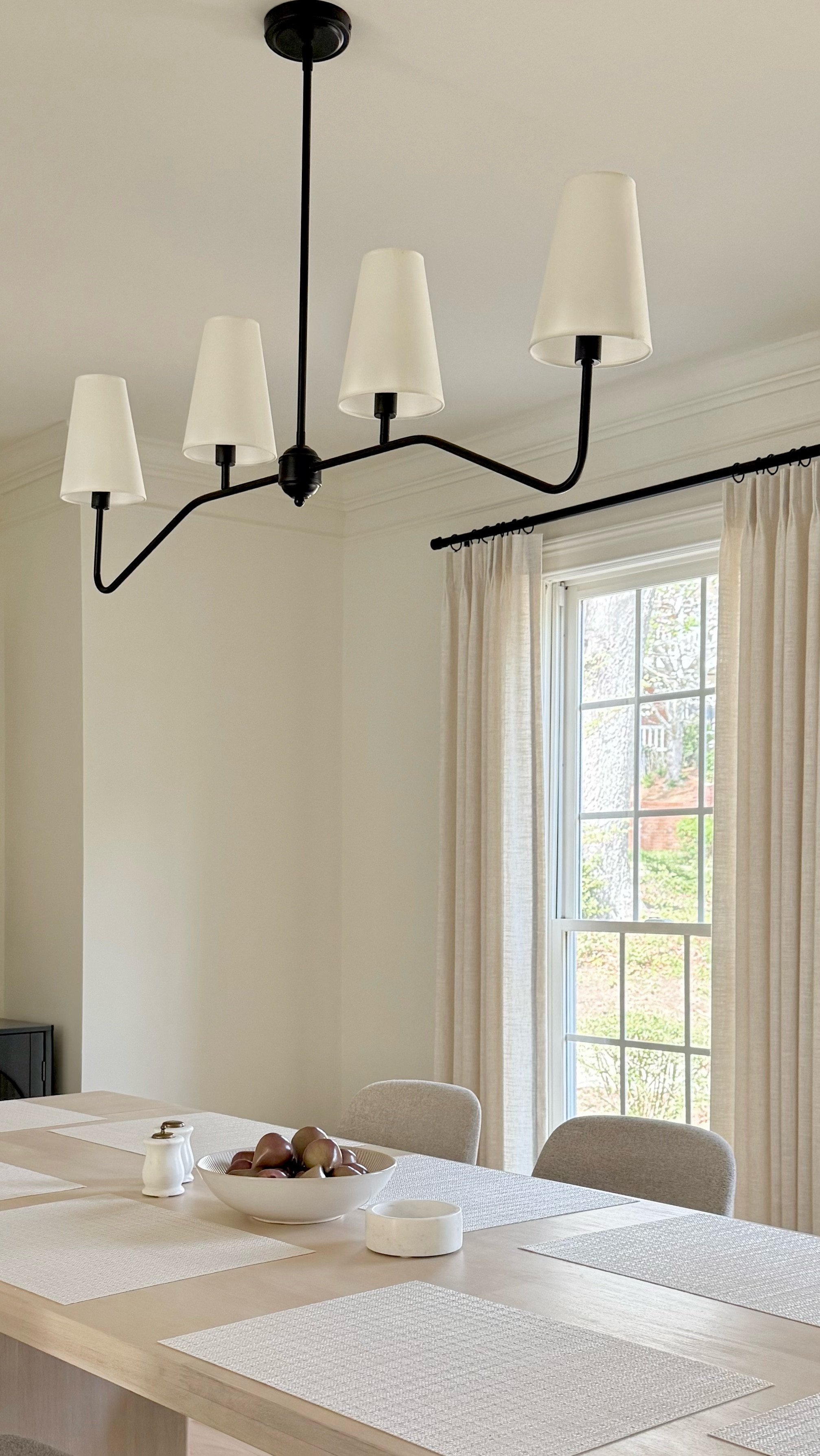 Love a casual dinner at home!

Use code SMBYDESIGN for a discount on your own custom curtains from @cozyology.curtains 

Dining Room Inspo | Neutral Spaces | Elevated Dining Room | Dinner Party 

#diningroom #neutraldiningroom #transitionaldecor #customcurtains #designinspiration