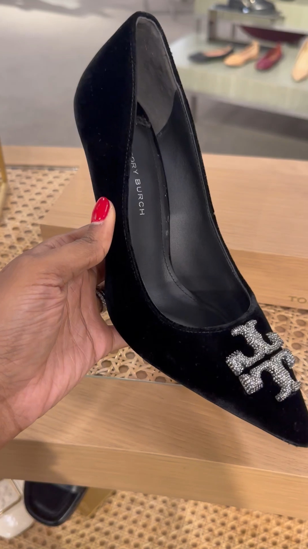 Hello VELVET BEAUTY ✨ rounded up this pump (which is on sale) and some other velvet beauties for the holidays! 

#LTKHoliday #LTKSeasonal