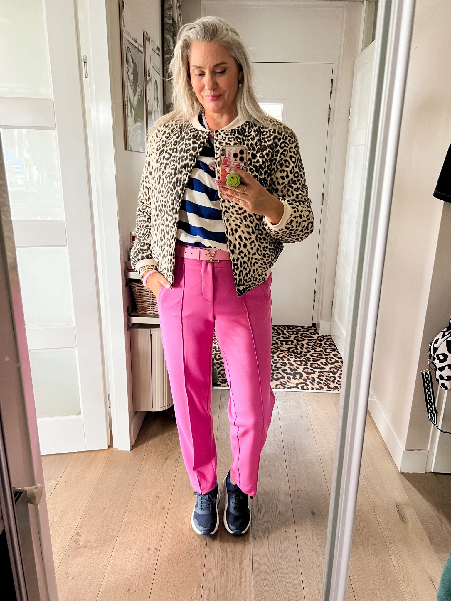 OOTD - Zondag. Blauw/Wit gestreept T-shirt met roze details (M), op een roze pantalon (oud, G-maxx), blauwe sneakers van wol zijn van Giesswein (MARLOUS20 voor korting), leopard bomber jack (oud, Norah). 



#LTKnederlands #LTKstyletip #LTKeurope