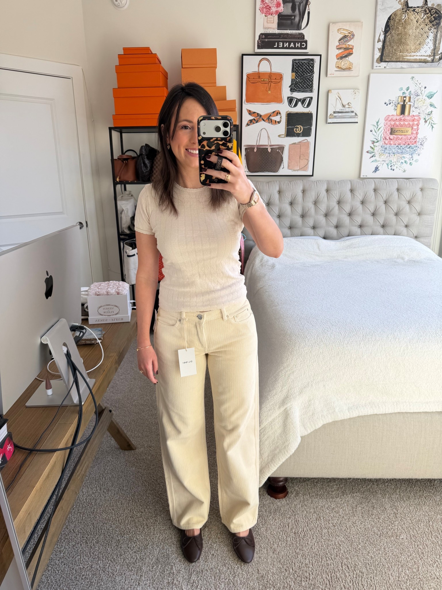 These mid rise baggy corduroy pants are the perfect cream color for fall and winter! Obsessed!!



#LTKSeasonal #LTKootd #LTKFindsUnder100