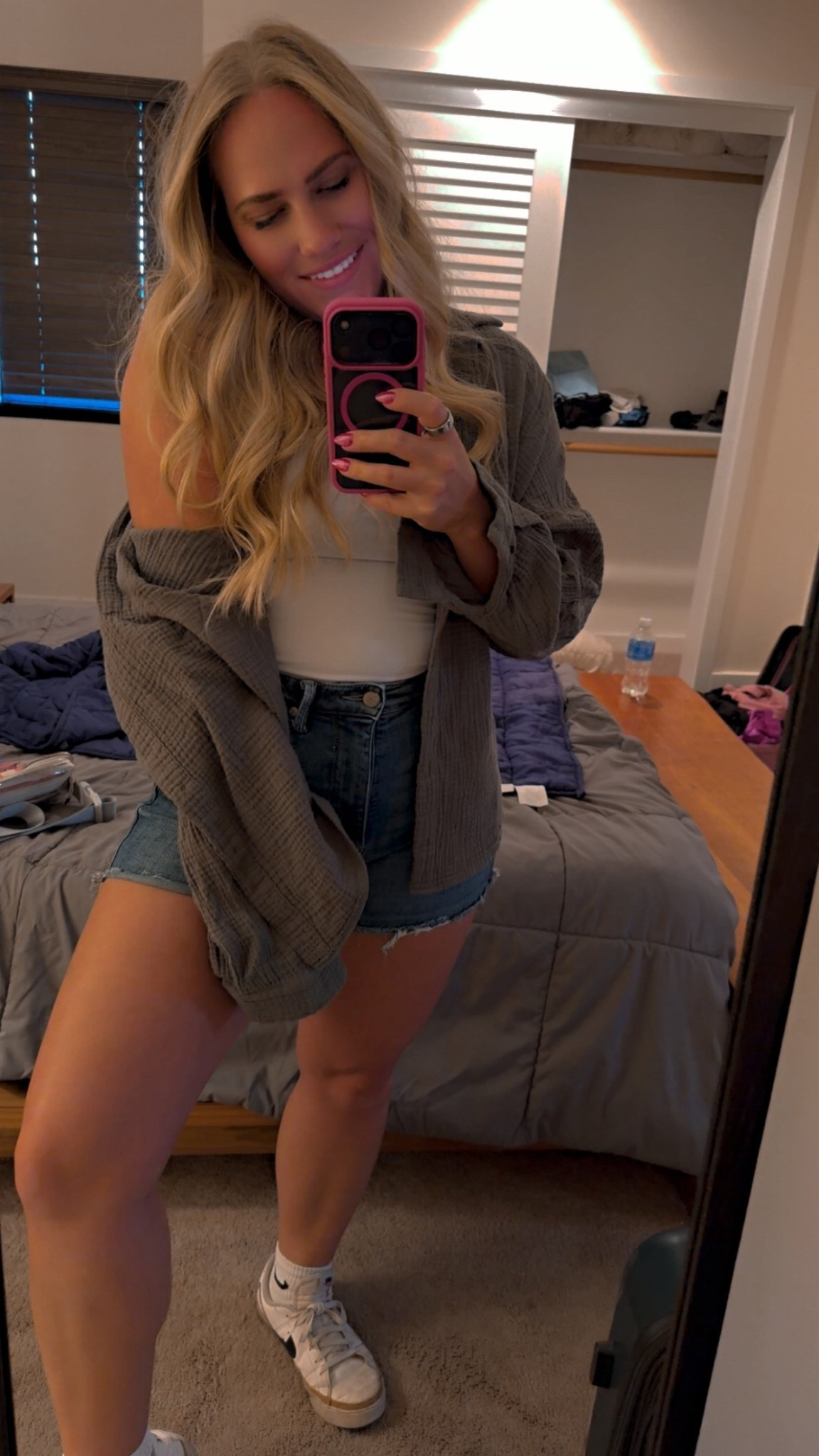 Effortless, comfy, and still put together 🤍 this is my go-to everyday fit lately. #LTKstyle #LTKfinds #LTKunder50 #momstyle #casualoutfits #everydaystyle #denimshorts #neutralstyle #ootdlook #effortlessstyle

#LTKootd