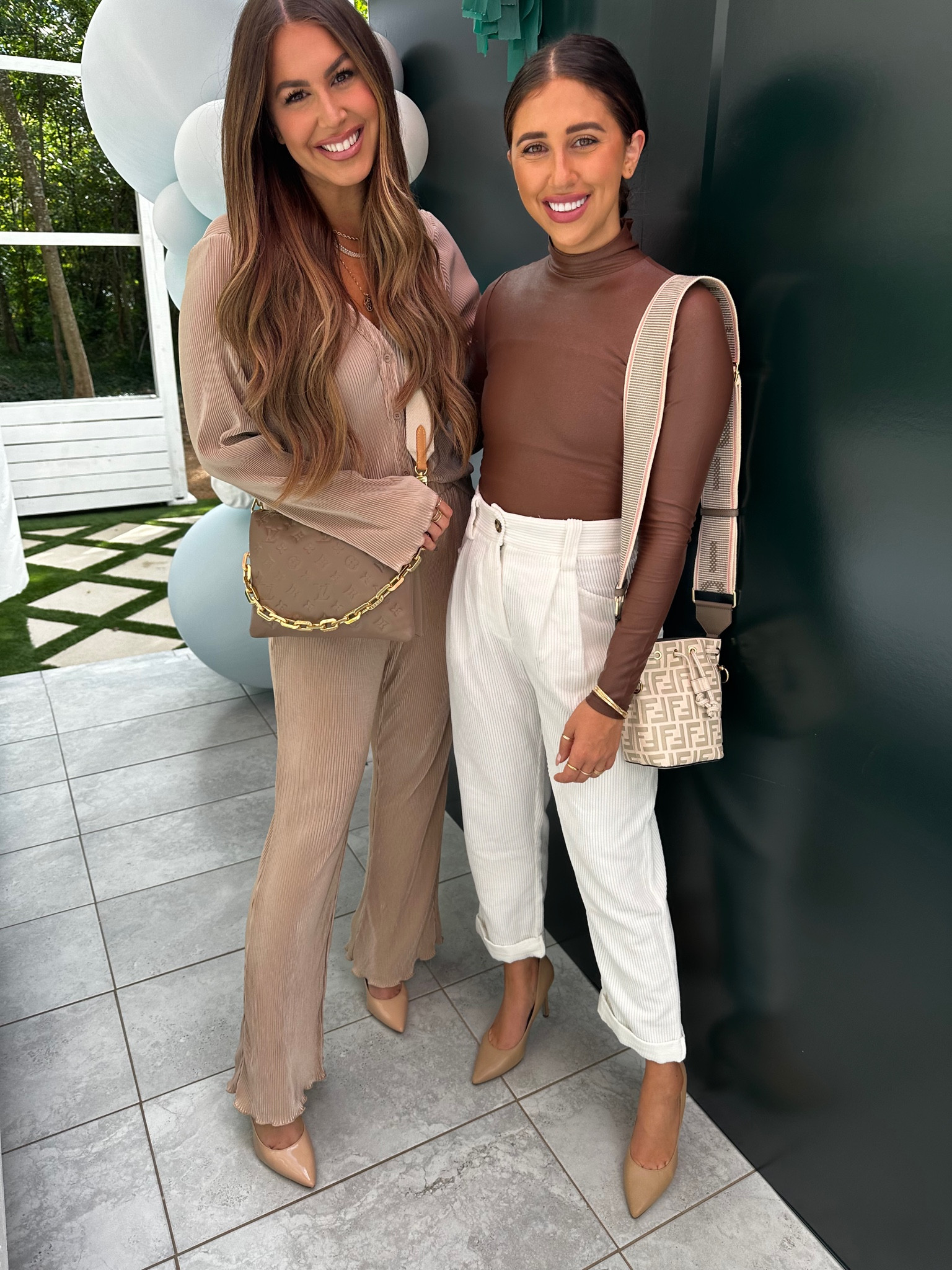 Top: small 
(Got SO many compliments & is so nice)
Bottom: white seem sold out! I also have coffee color and love. Wearing a small fit great!
Shoes: one of my fav staples