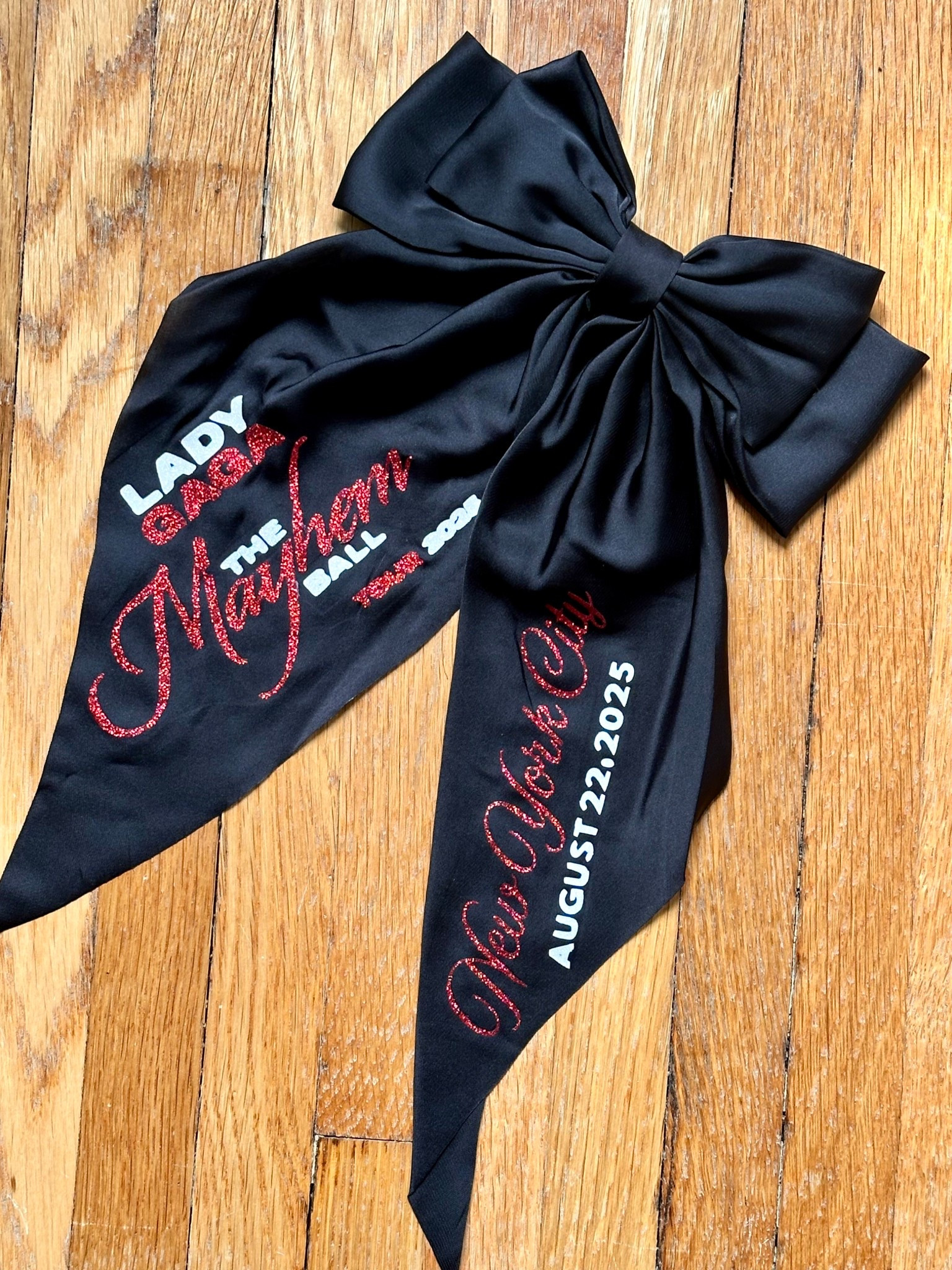 Gearing up for a concert filled summer with these gorgeous and festive concert memorabilia hair bows! Lady Gaga, I’m ready for you! 