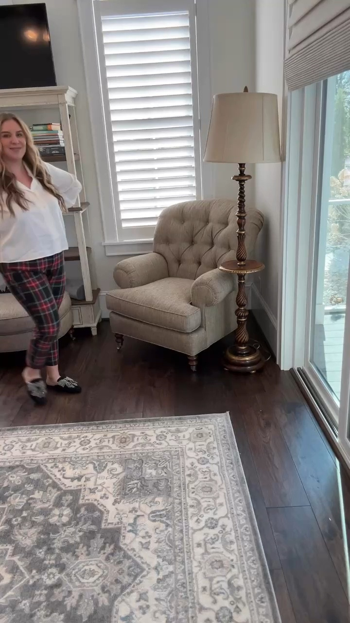 For the festive gal! These plaid pants are so fun and festive for the holiday season! I also love this blouse that can be worn so many different ways 🎁


#10outof10 #midsizegals #midsizestyle #midsizefashion #midsizestyle #oldnavystyle 
#plaid #plaidpants #holidayfashion 
#holidayoutfits

#LTKHoliday #LTKFindsUnder50 #LTKMidsize