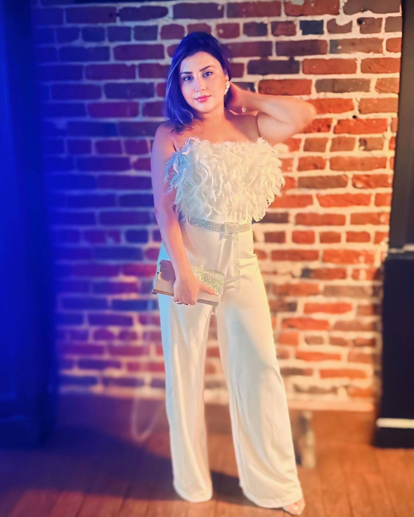 No birds were harmed in the making of this jumpsuit... At least none that I'm aware of 🪶

#channelingmyinnerchicken #birdvibes #soaringhigh #highvibrations #lightasafeather #whitefeather #allwhite #allwhiteoutfit #summervibes #summerwhites #whitelover #feather_perfection #fashionista #fashiongram #summeroutfits
