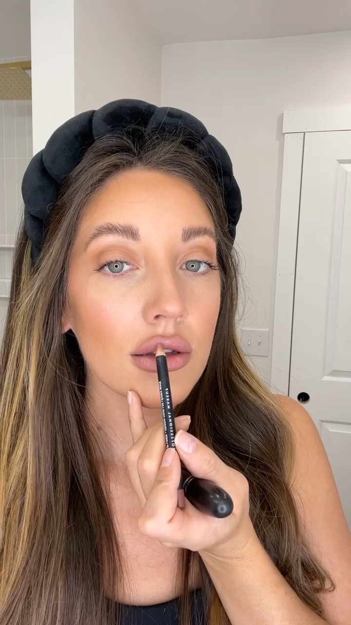 This is literally the BEST lip duo you will ever get your hands on!!!
Liner - Sandstorm
Lipstick - Faux
 #lipduo #lipstick #lipkit #lipliner #sephora #beautytips #ulta 

#LTKunder50 #LTKbeauty #LTKFind