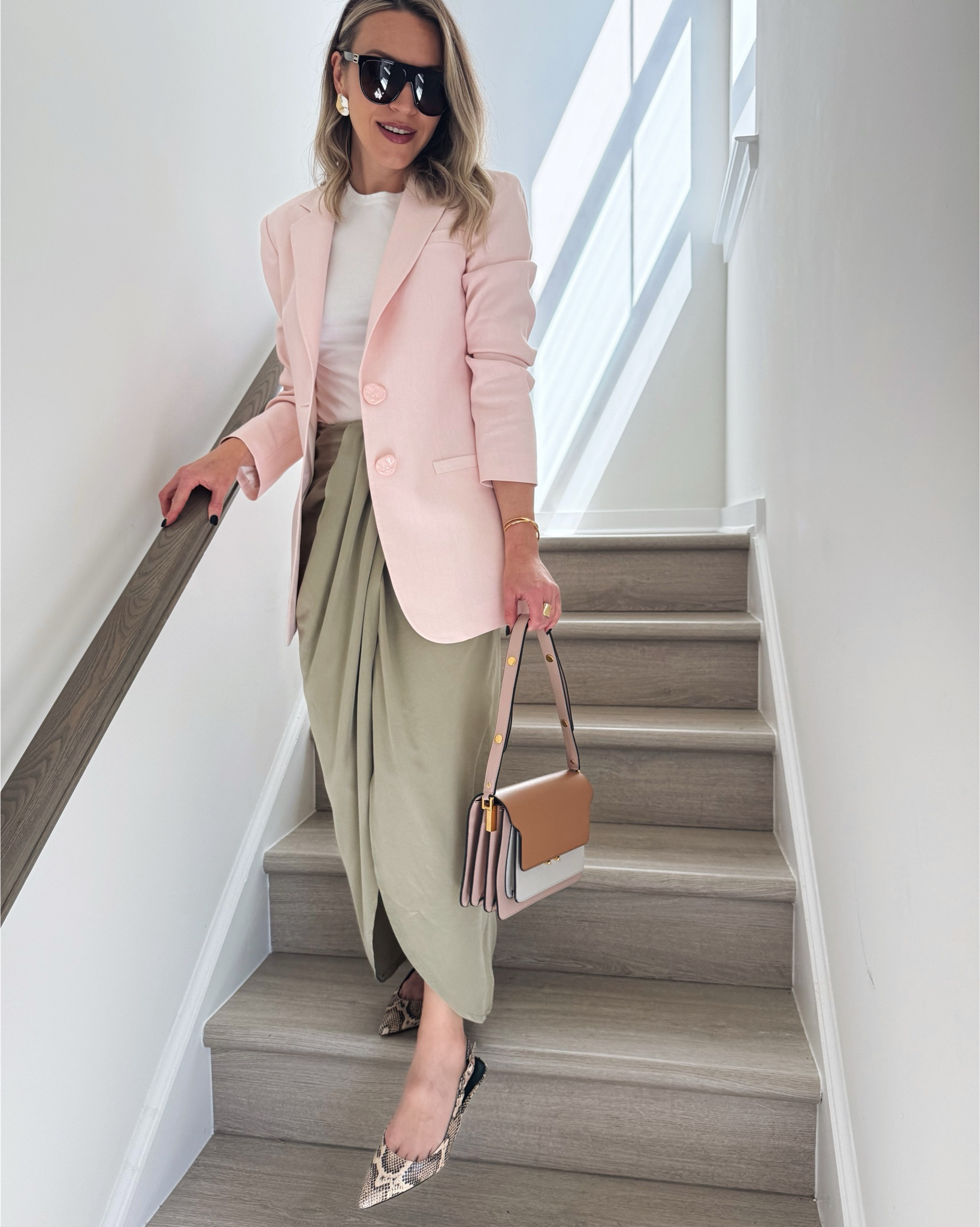 
Friday outfit check💕 Loving this blush pink/sage combo and a pinch of snake print.
Linking my outfit details (or similar items😉) below!

#LTKSeasonal #LTKootd #LTKOver40