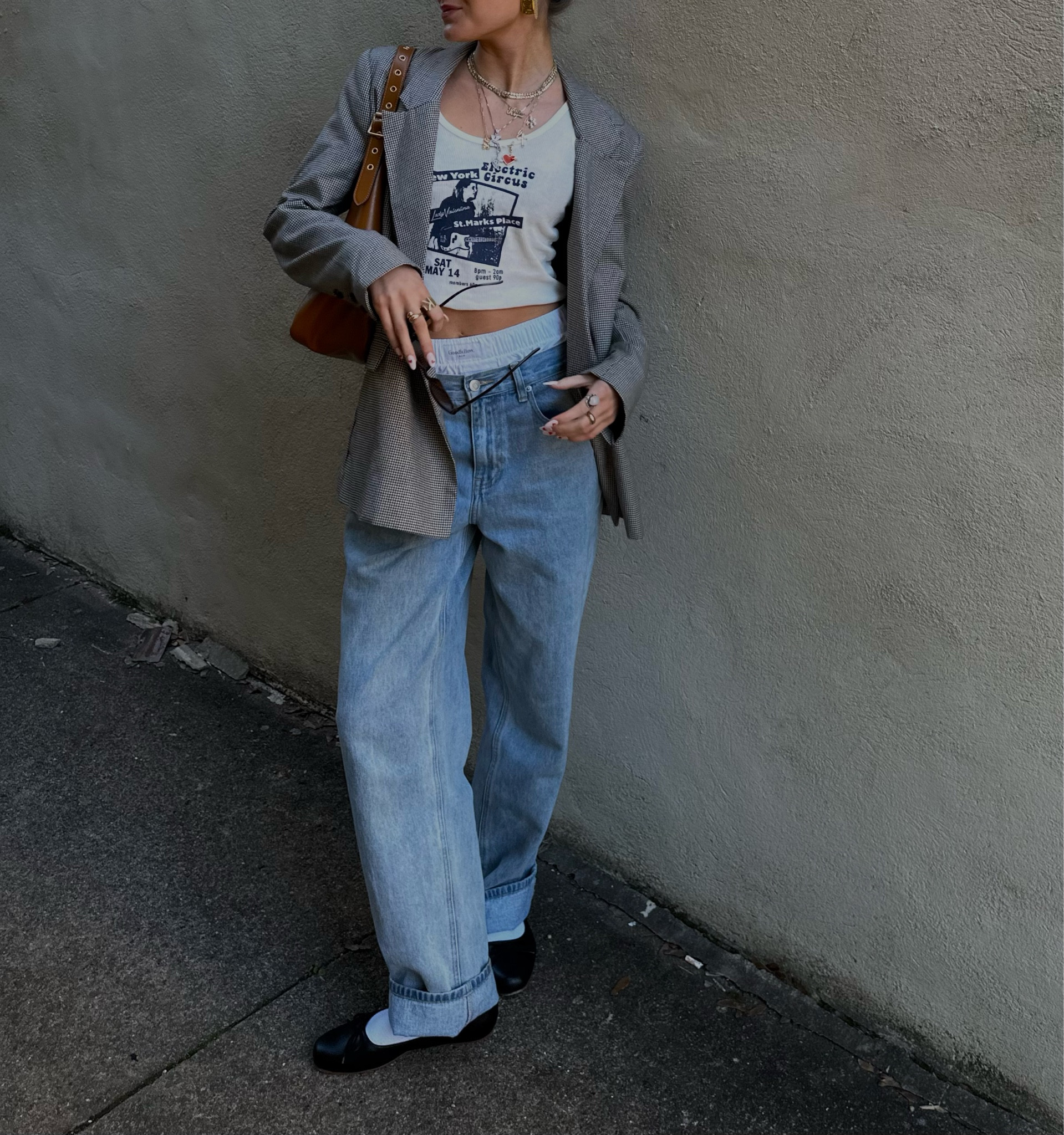 jeans: size 4US=8AU (oversized fit)
blazer: medium from cotton on 
tank: brandy melville 
boxers: men’s size small 