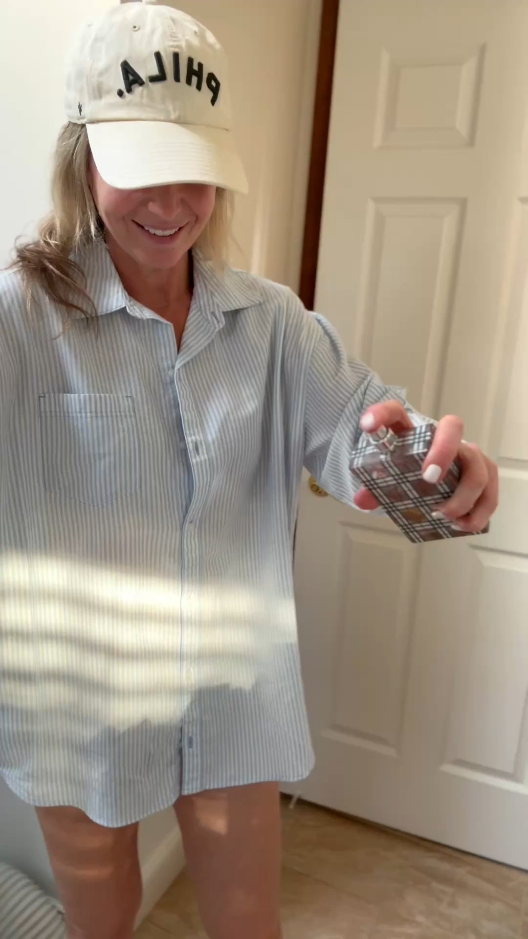 Oversized boyfriend shirt and jeans. Casual hat belt ✨🙌🏻❤️ easy elevated style! #boyfriendjeans #boyfriendshirt #gap