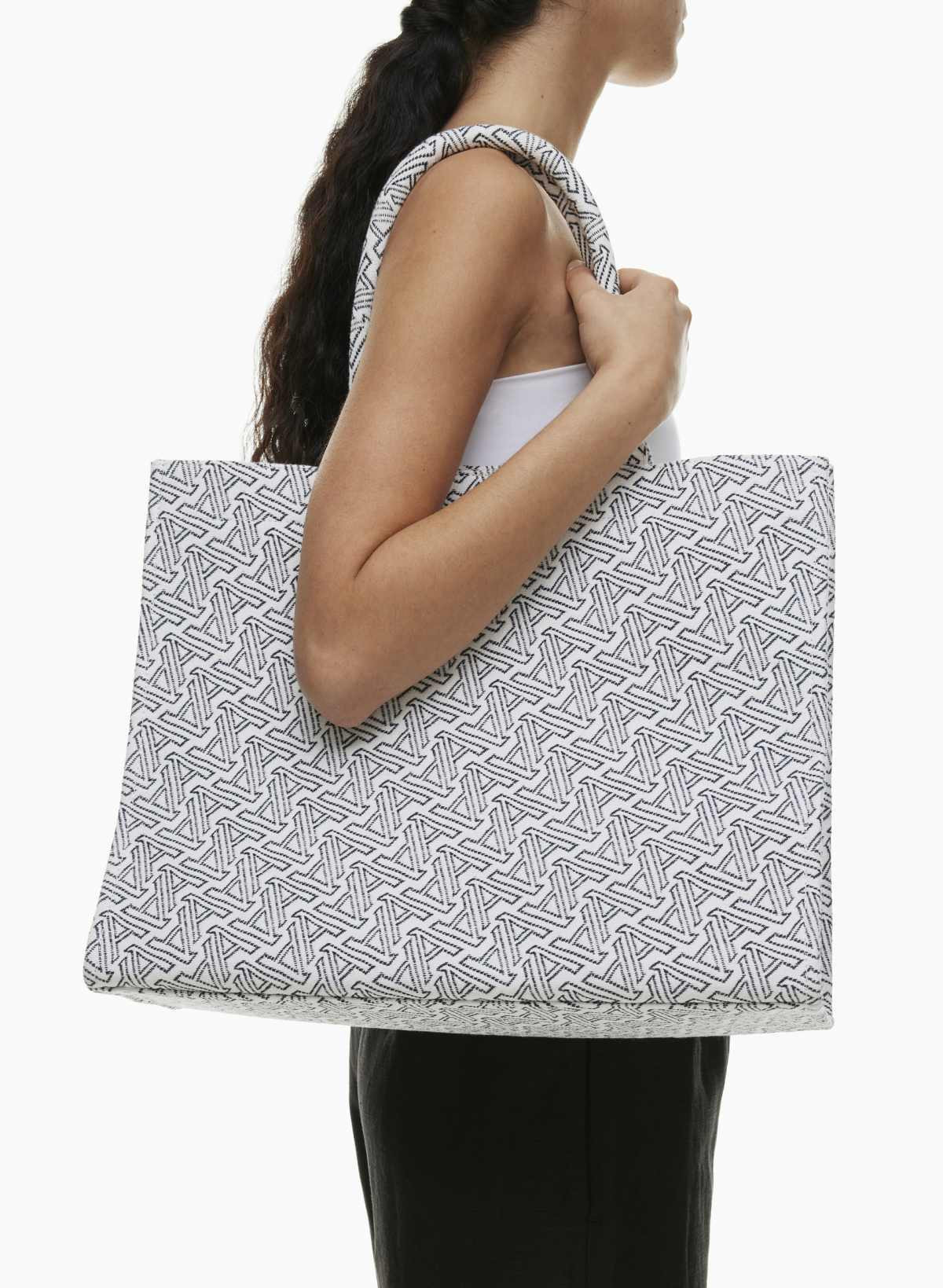 Aritzia Keep Bigger Tote Bag in Light Birc Heather/Dk Nght Nvy | Aritzia