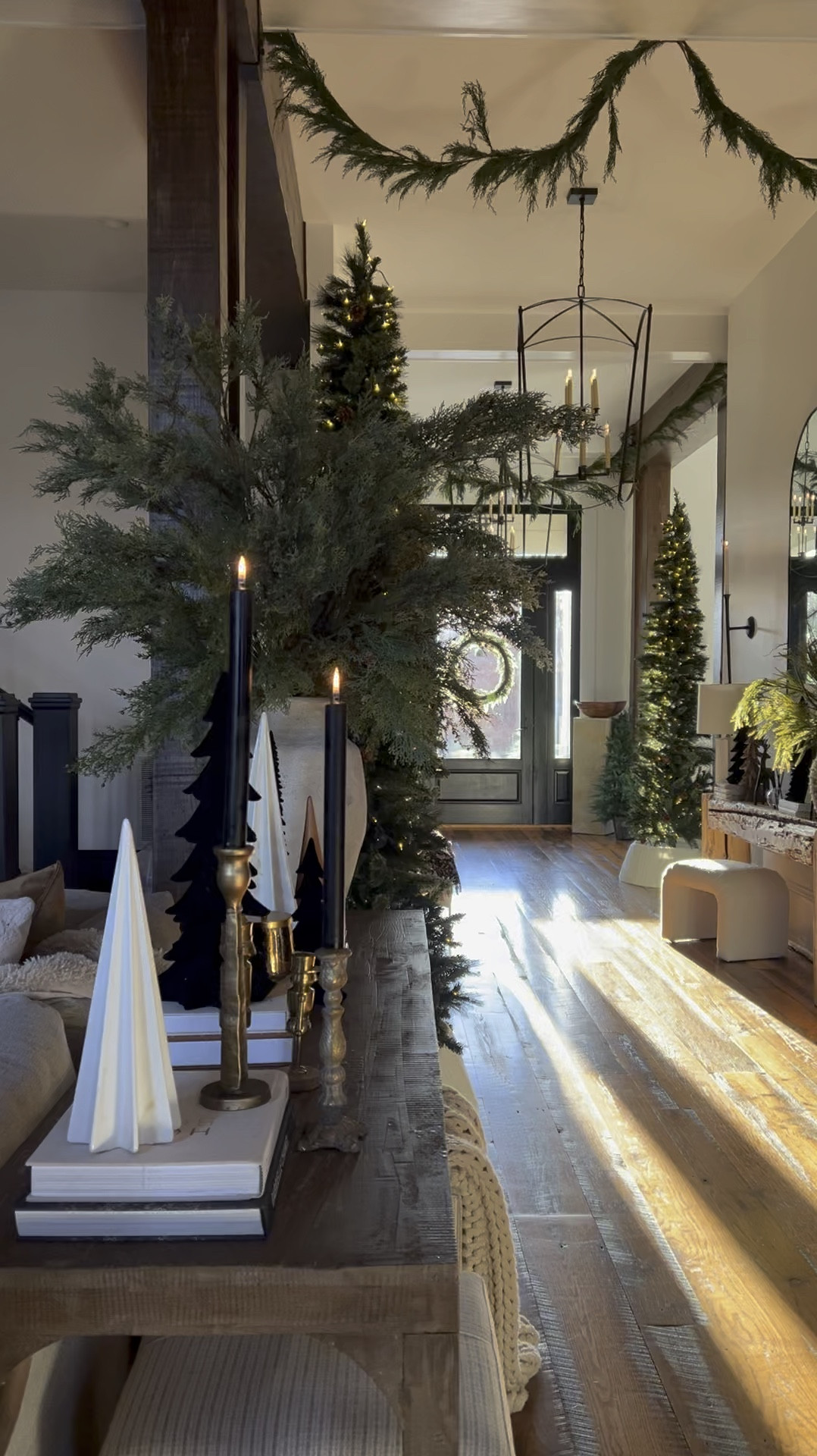 Christmas Entryway Decor

#LTKSeasonal #LTKHoliday #LTKHome