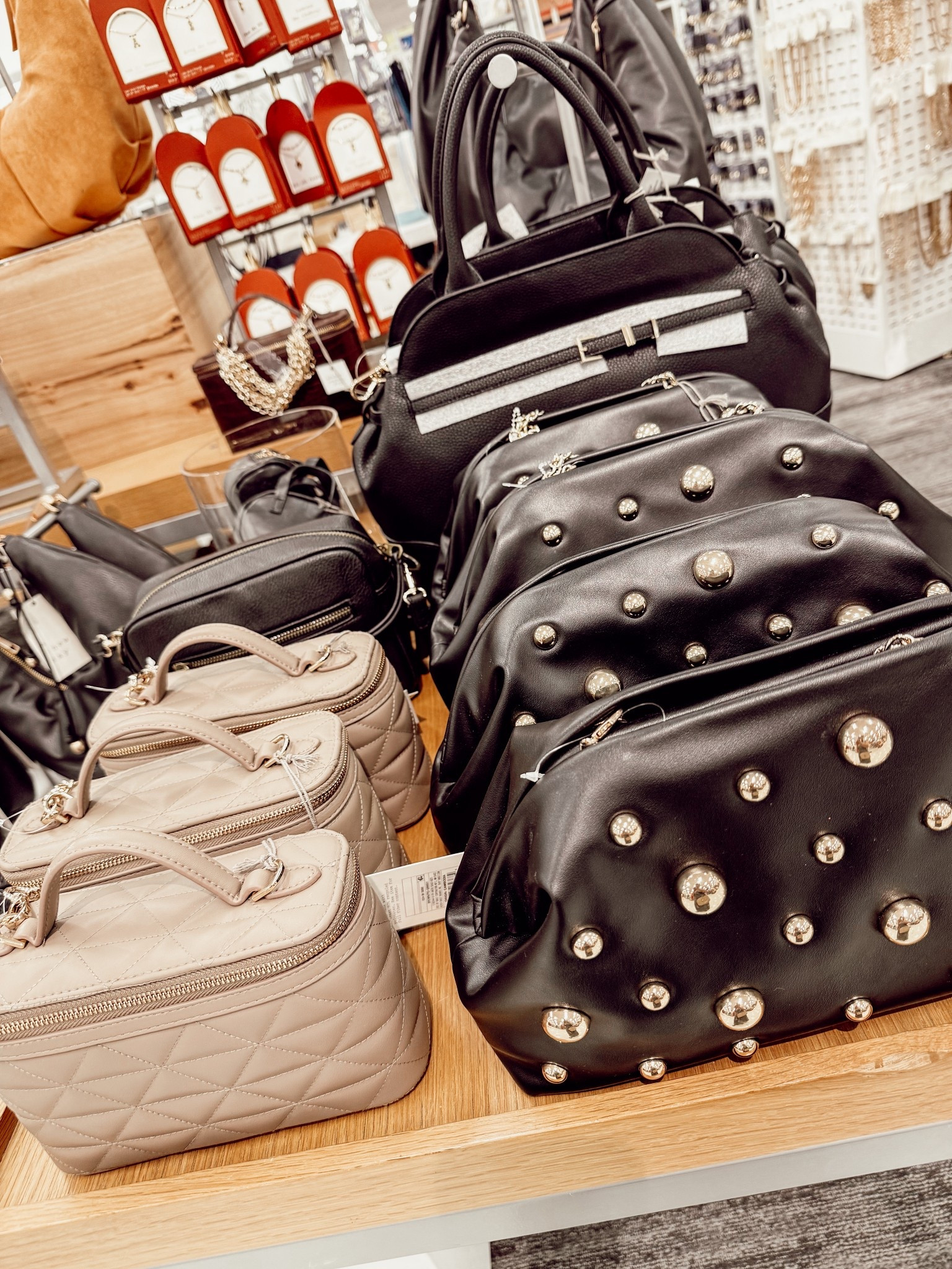 Fall handbags. 



#LTKSeasonal #LTKFindsUnder50 #LTKItBag