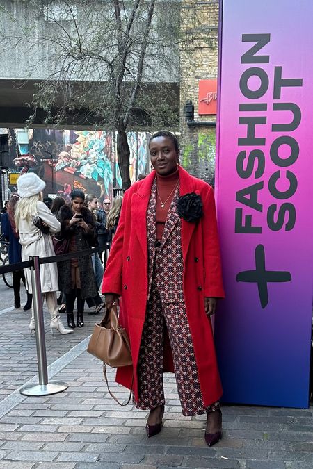 LFW highlights 2024 ….

So your girl attended her first ever London Fashion Week show. This was my outfit of the day and I even had a little catwalk moment of my own… 

1 &2 outfits of the day 
3 @jasive.fernandez show 
4 @suncun2019 show 
5 taking my turn on the runway 
6,7,8 street style

Outfit linked in my bio under February outfits . 

#lfw2024 #streetstyle #londonfashionweek #curvyconfidence #curvystyles #streetstylelook 

#LTKmidsize #LTKplussize #LTKstyletip