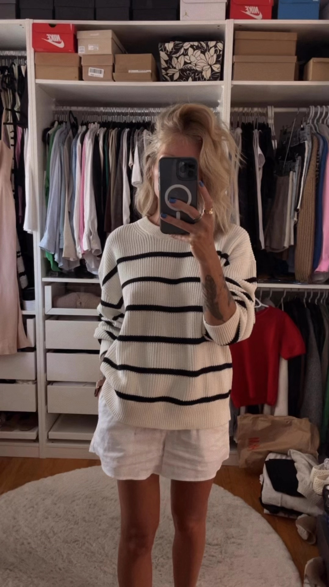 I purchased the sweater in an XL for an oversized fit 