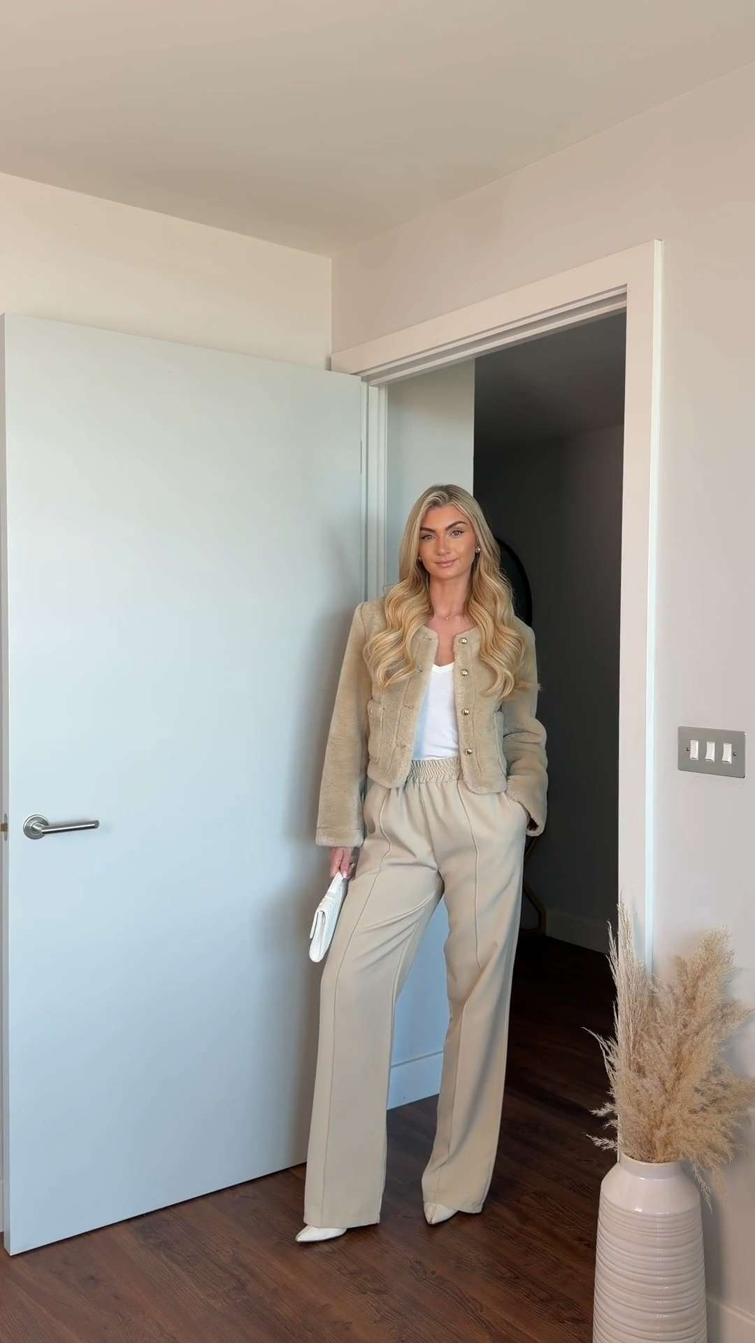 Spring outfit styling ✨

Fab for:
- office outfits / workwear
- girls brunch 
- casual dinner outfit
- shopping trip / day out 
- smart casual spring looks

A mix of high street / premium high street brands from Reiss, Zara, Asos, Karen Millen & more. I've linked similar alternatives where I can as sadly some of my pieces are sold out! X



|
#springoutfits #trenchcoat #widelegtrousers #tailoredblazer #leatherjacket #suedejacket #brownjacket #whitejeans #springfashion #capsulewardrobe #borgjacket #beigetrousers #neutraloutfit #beigeoutfit #zaraoutfits #basics #quietluxury #styleinspo #springstyle #minimalist #rosiehuntingdonwhiteleystyle #stylingideas 
 

 

#LTKFashionMonth #LTKuk #LTKspring