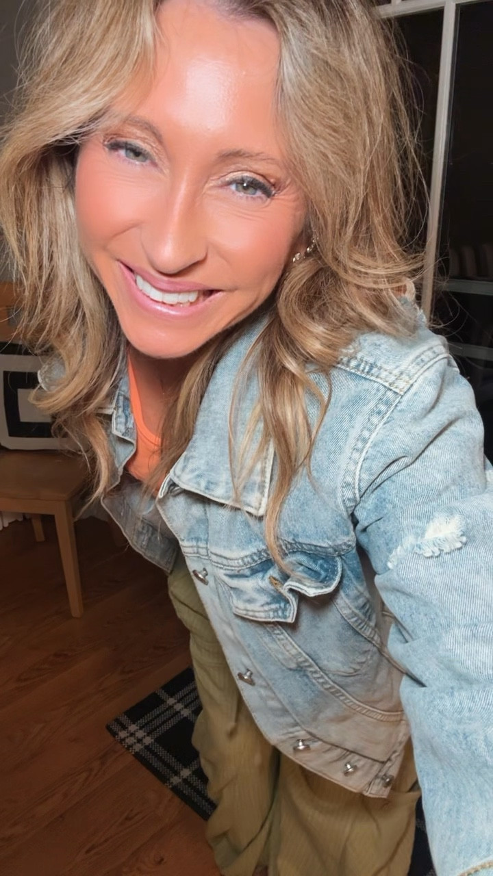 Keeping with the theme of bright colors… trying to lift my mood, one color at a time… 🧡💚 Happy Weekend! 

#LTKgrwm #LTKActive #LTKootd