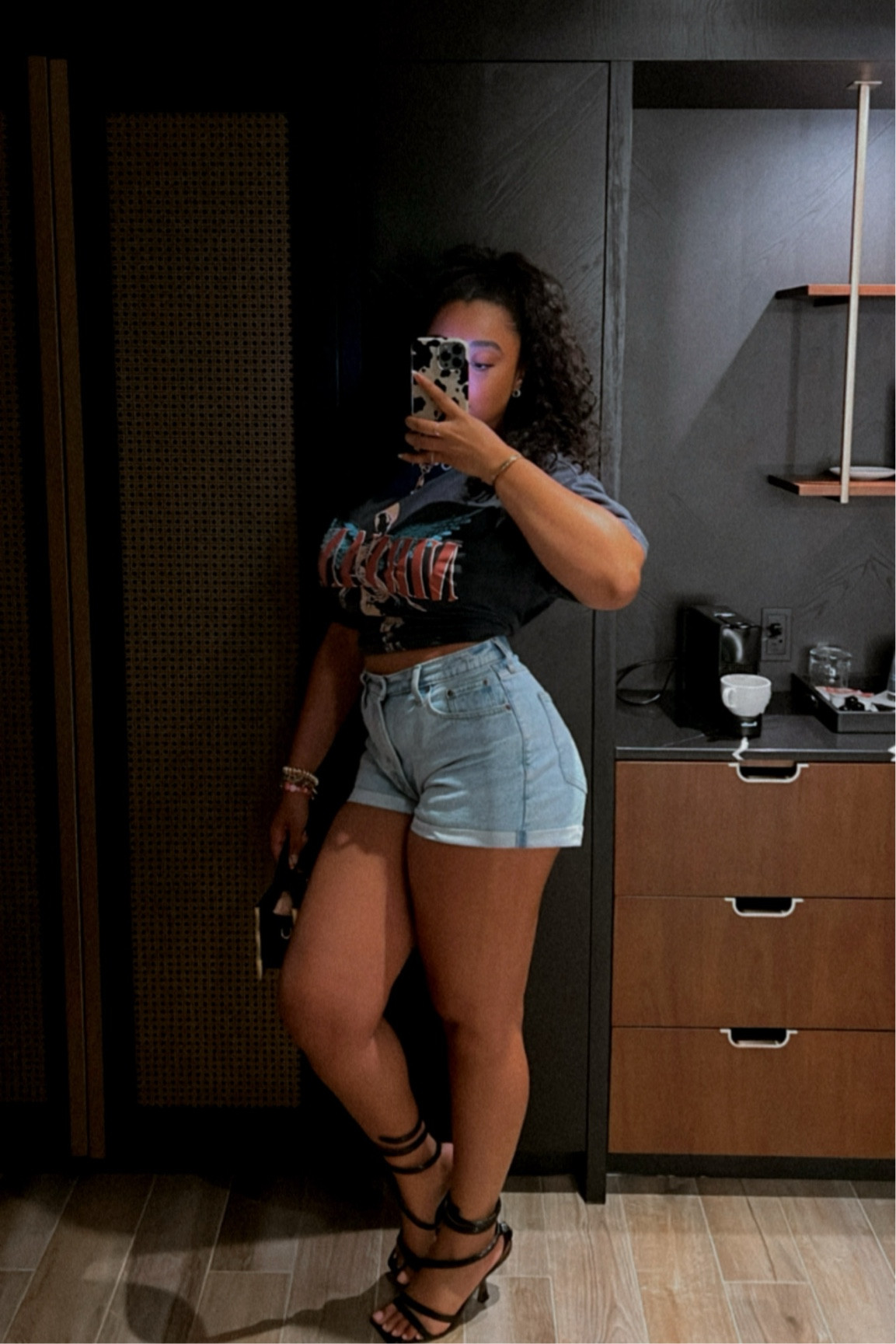 Abercrombie Denim Mom shorts! Casual night out with the girls outfit! 

#LTKShoeCrush #LTKStyleTip