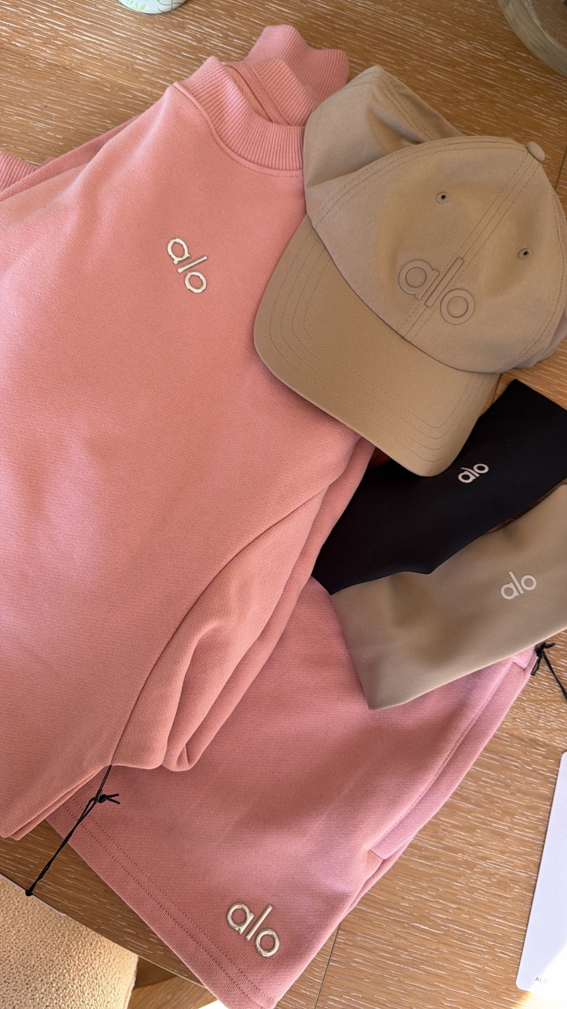 Latest from Alo 

#LTKgrwm #LTKdayinmylife #LTKootd