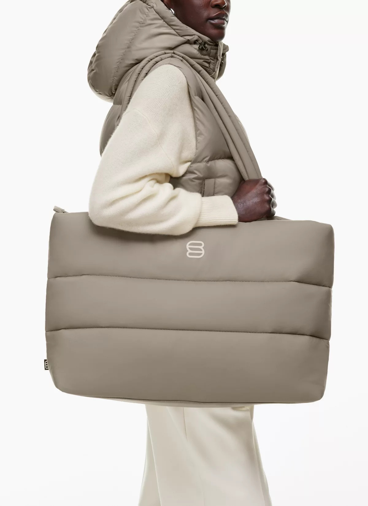 THE SUPER PUFF™ TOTE BAG | Aritzia