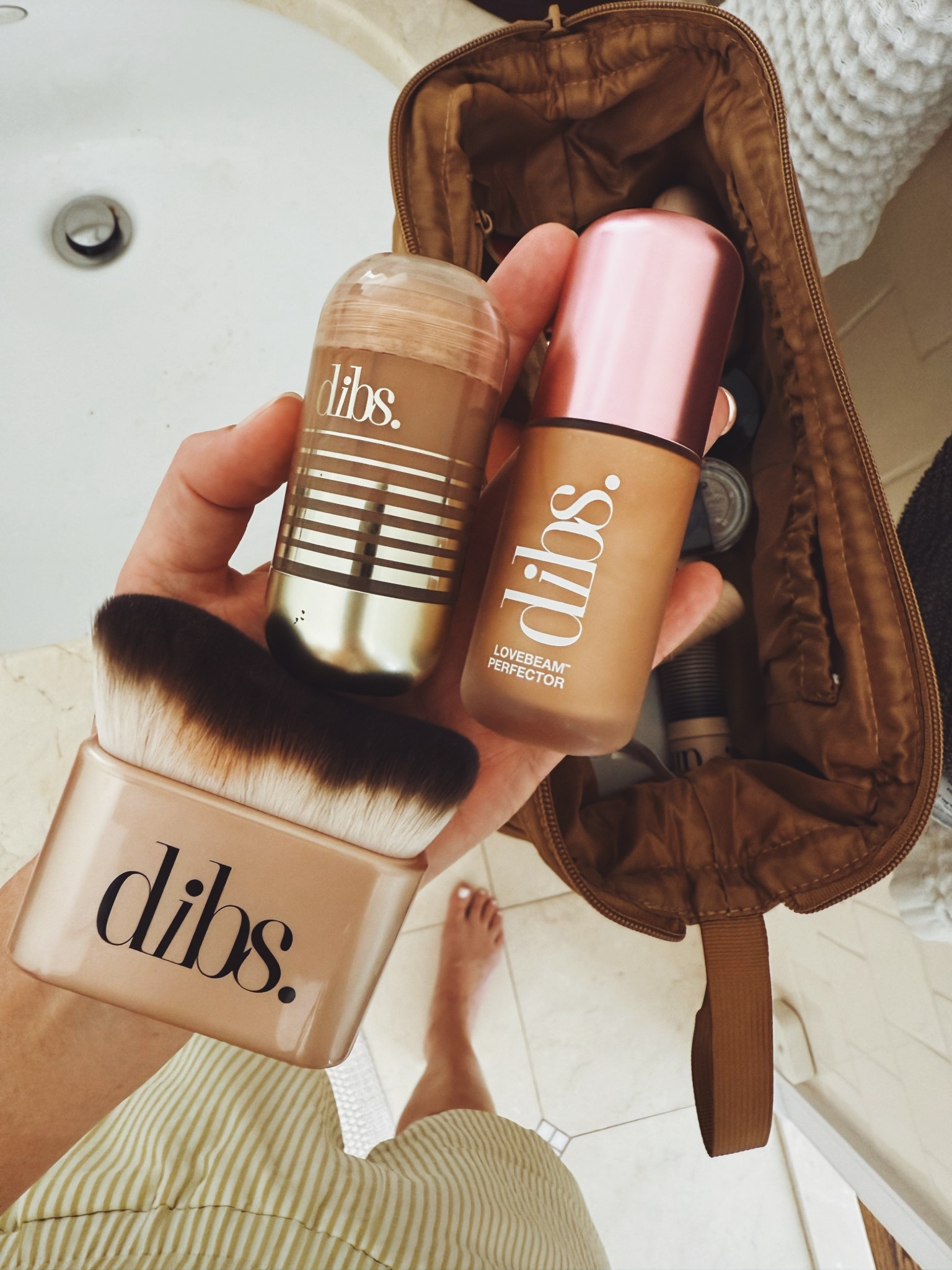Used these for our club night in the city and such a huge fan, we were rushing so didn’t get a chance to film, but gave the prettiest natural glow on my collarbone and shoulders. The brush helps evenly blend everything quickly 
•shade unbothered bronze in the status stick
•shade Love triangle in the  lovebeam perfector 

@DIBS Beauty #ad

#LTKBeauty