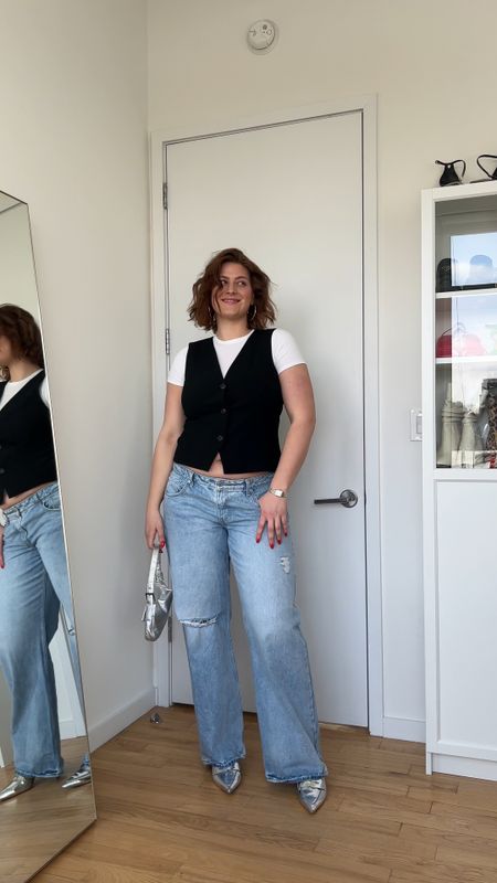 White tee outfit round up! Styling a basic white tee for 7 days. What do you think?

Spring fashion, spring outfit ideas, midsize fashion, midsize outfits, style inspiration, outfit inspiration 

#LTKfindsunder100 #LTKmidsize #LTKstyletip