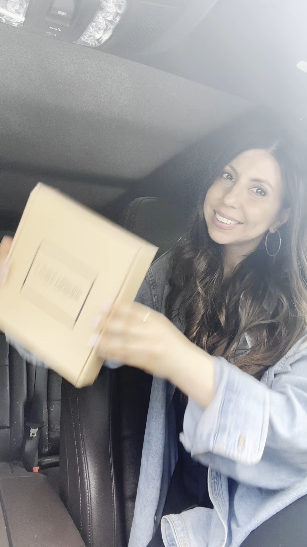 Lightweight, hydrating, and gives that radiant, no-makeup makeup vibe we all chase. Perfect for everyday glow-ups with zero effort. 