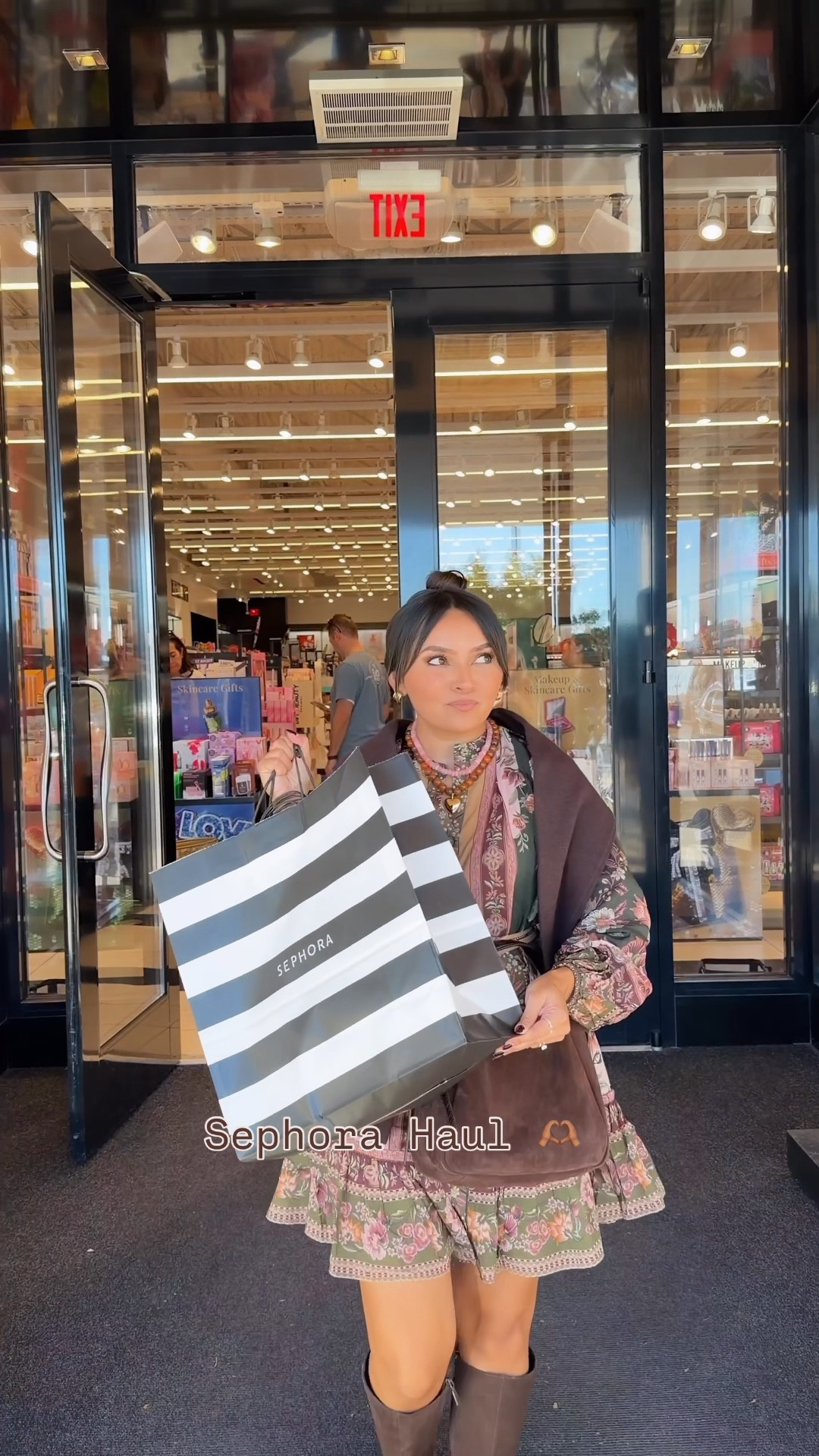 Huda lipgloss shade glassy - clear
Gloss bomb gloss stick shade Sorta Selfish
Lip stain lip contour shade toasty brown
Eyeshadow palette shade medium


#LTKSaleAlert #LTKBeauty #LTKGiftGuide